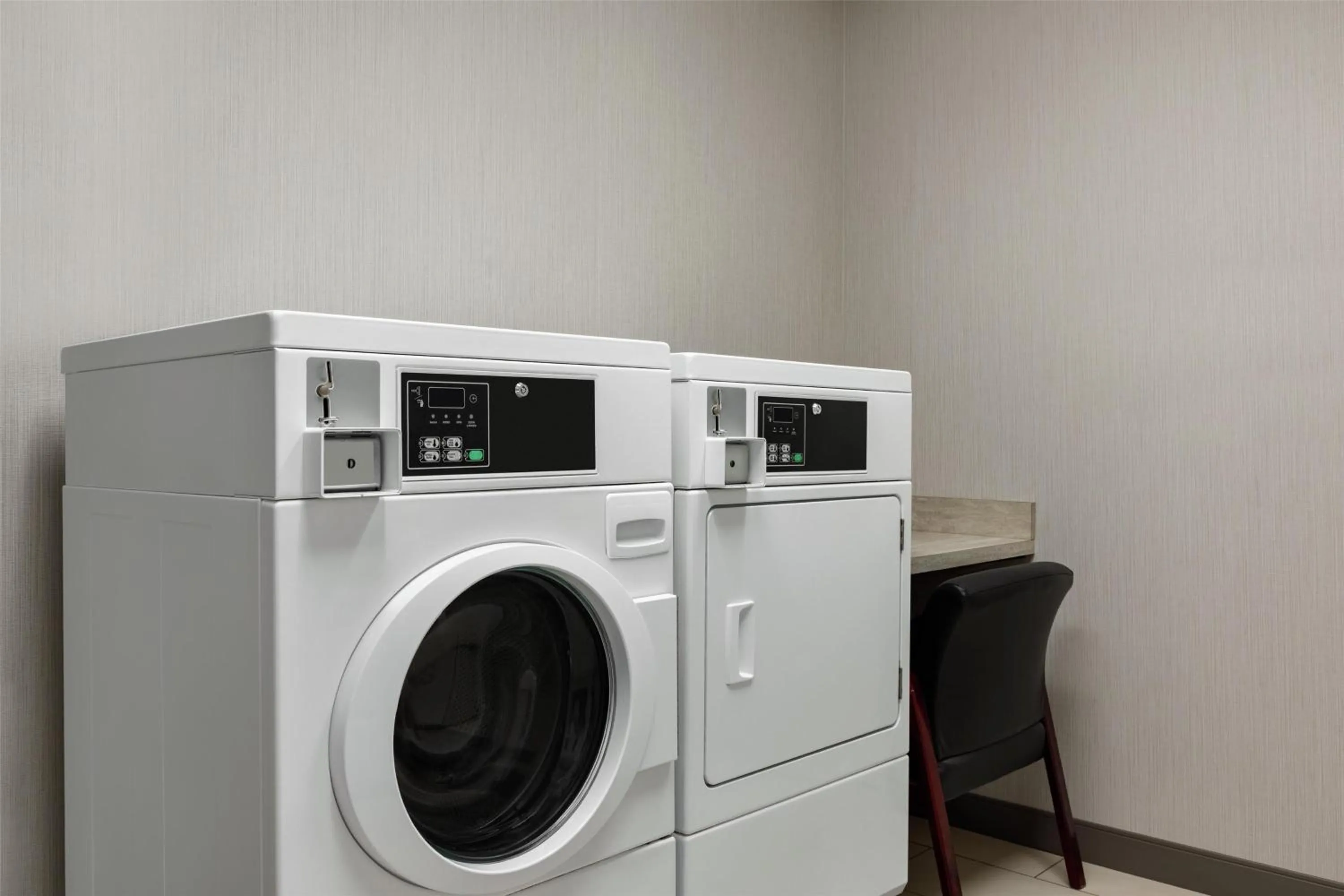 laundry in Hampton Inn & Suites - Pittsburgh/Harmarville, PA