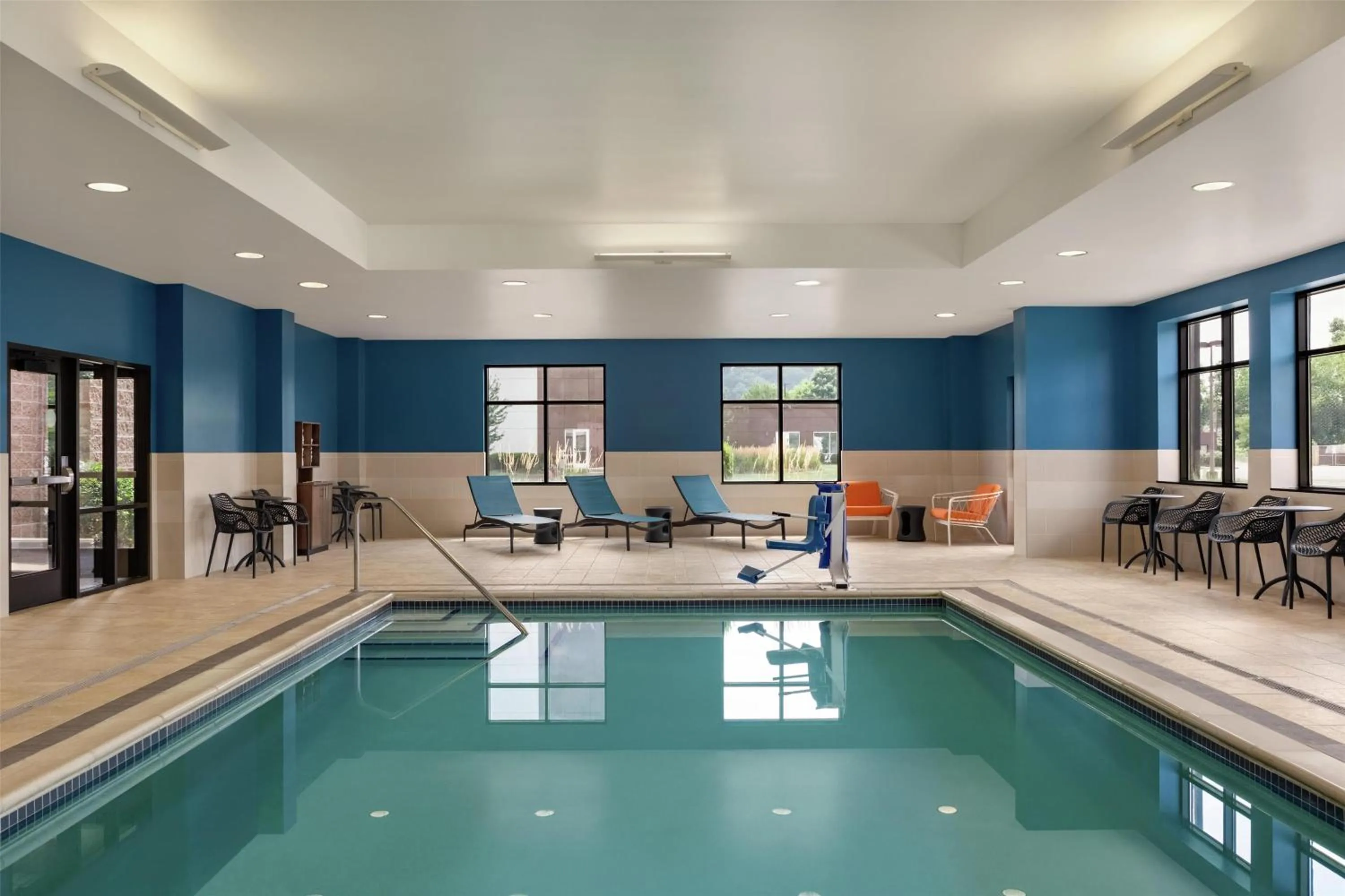 Pool view in Hampton Inn & Suites - Pittsburgh/Harmarville, PA