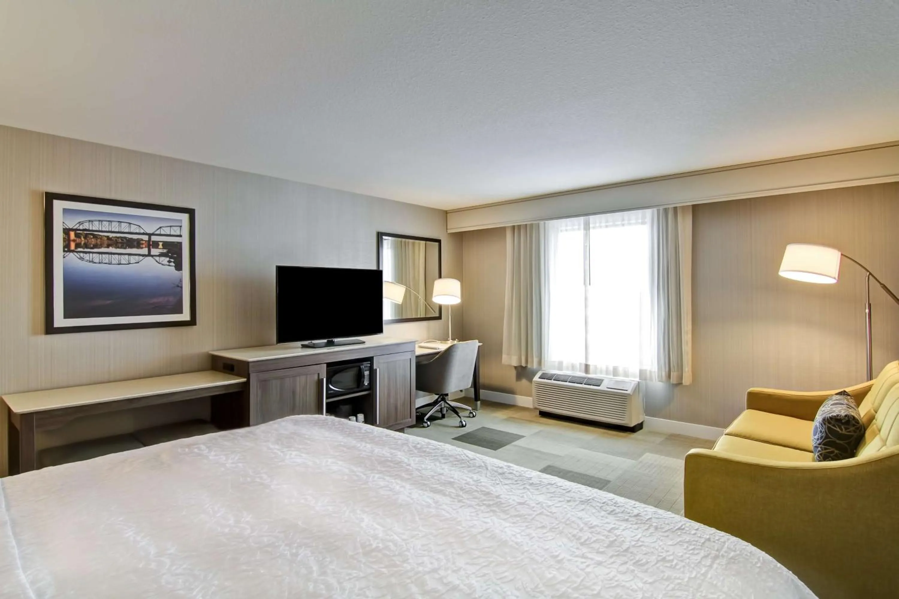 Bedroom, Bed in Hampton Inn & Suites by Hilton Saskatoon Airport