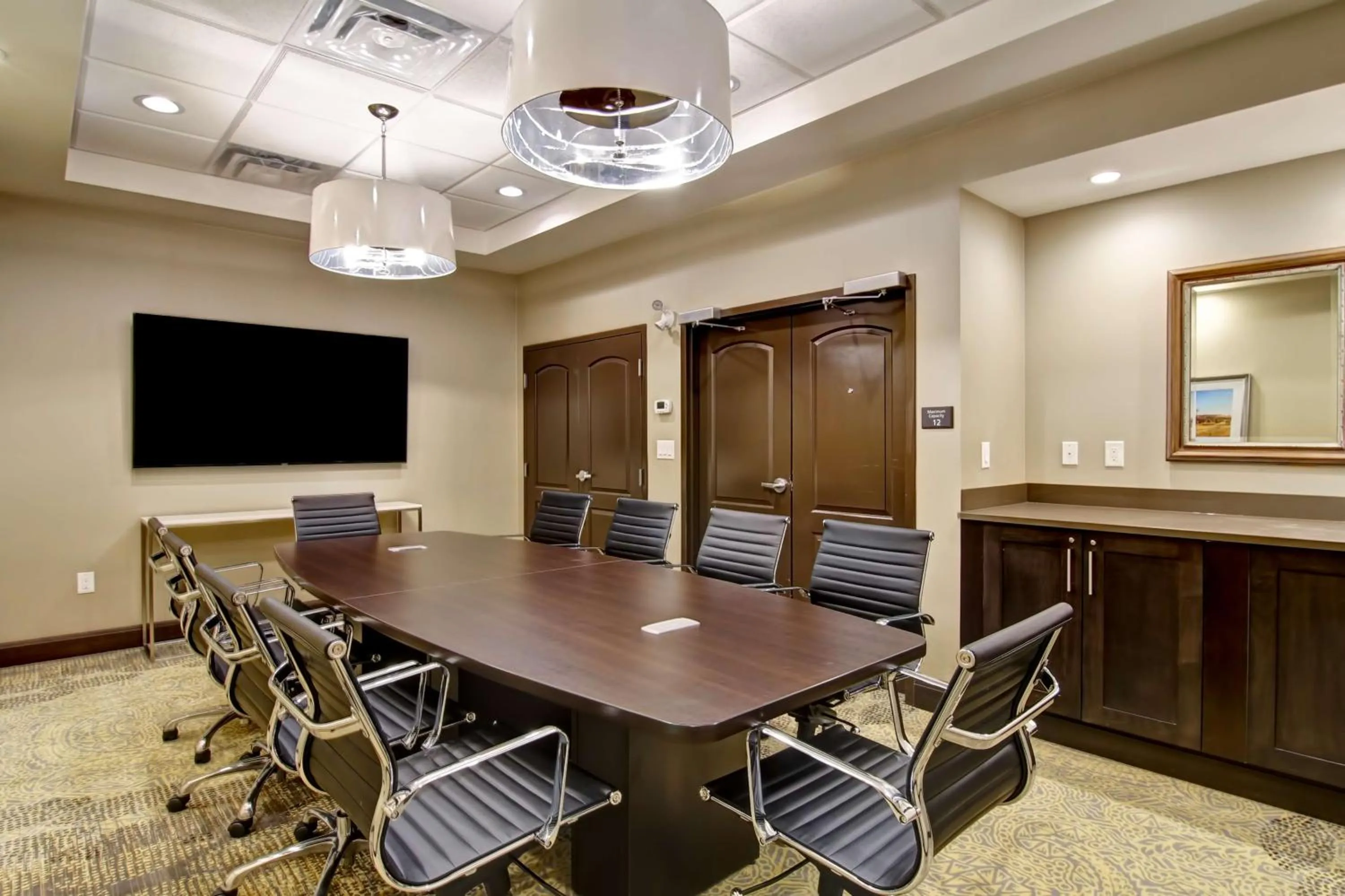 Meeting/conference room in Hampton Inn & Suites by Hilton Saskatoon Airport