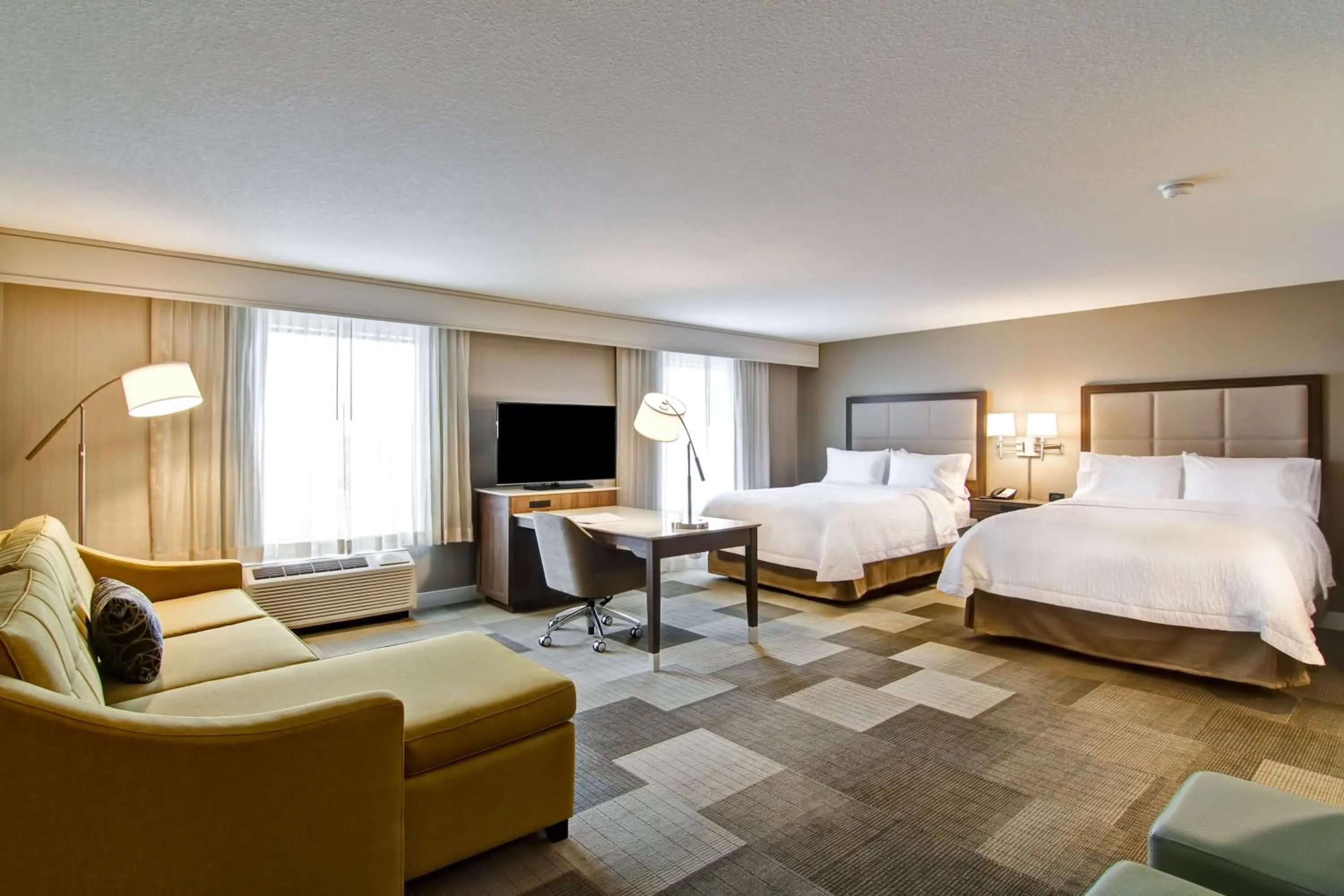 Bedroom, Bed in Hampton Inn & Suites by Hilton Saskatoon Airport