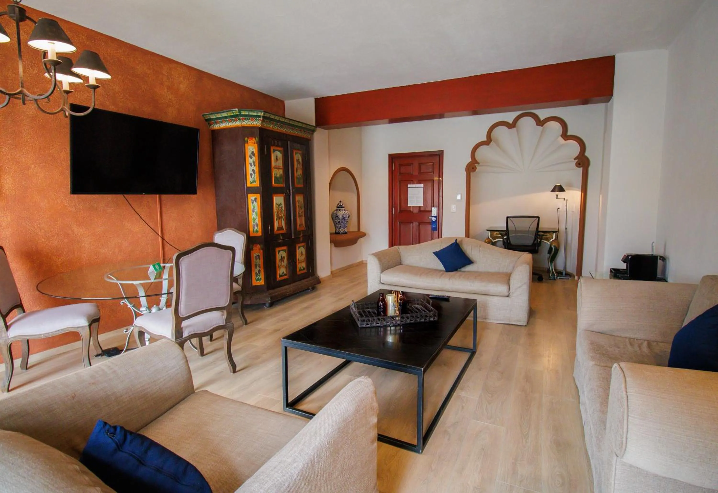 Living room, Bed in Hilton San Luis Potosi