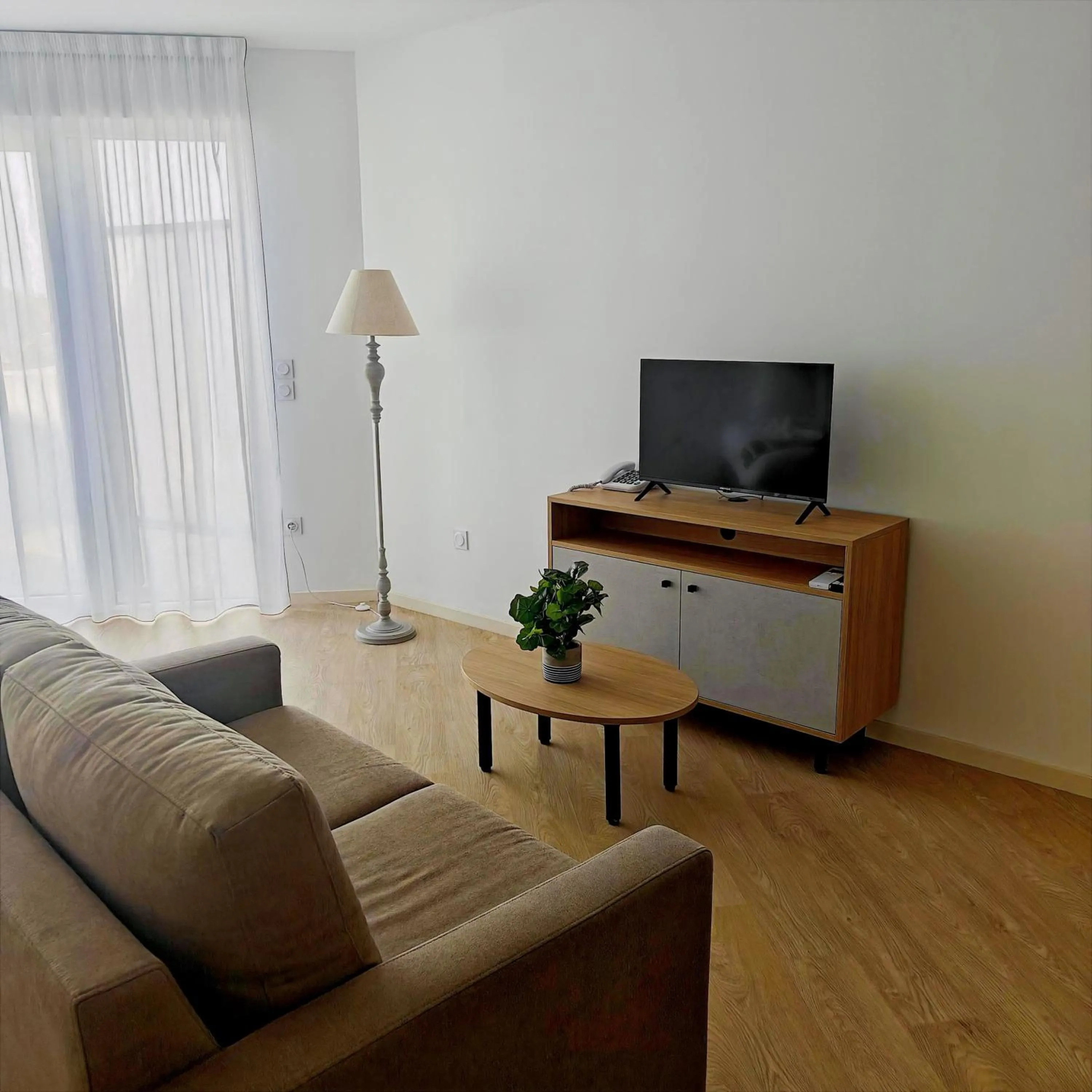 TV and multimedia in Zenao Appart'hotels Anglet