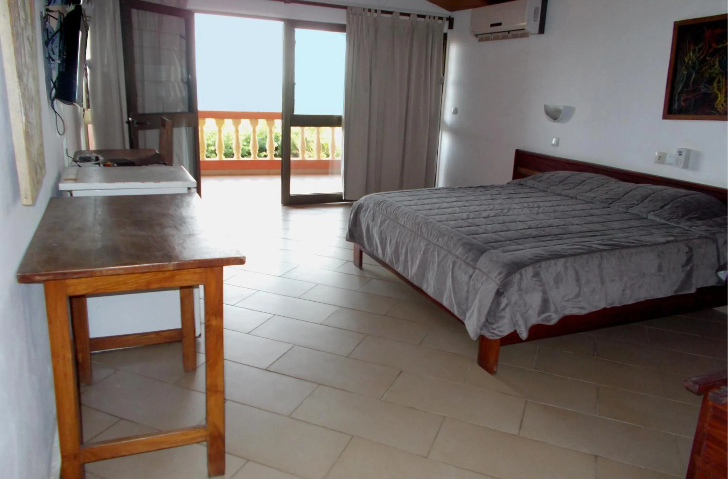 Photo of the whole room, Bed in Hôtel Alizé Plage