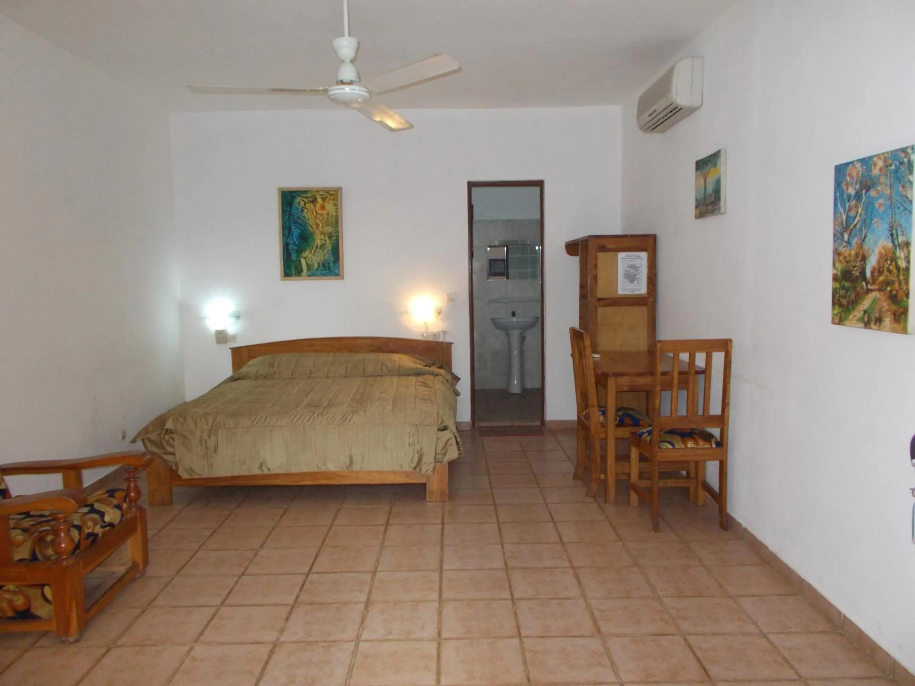 Photo of the whole room, Bed in Hôtel Alizé Plage