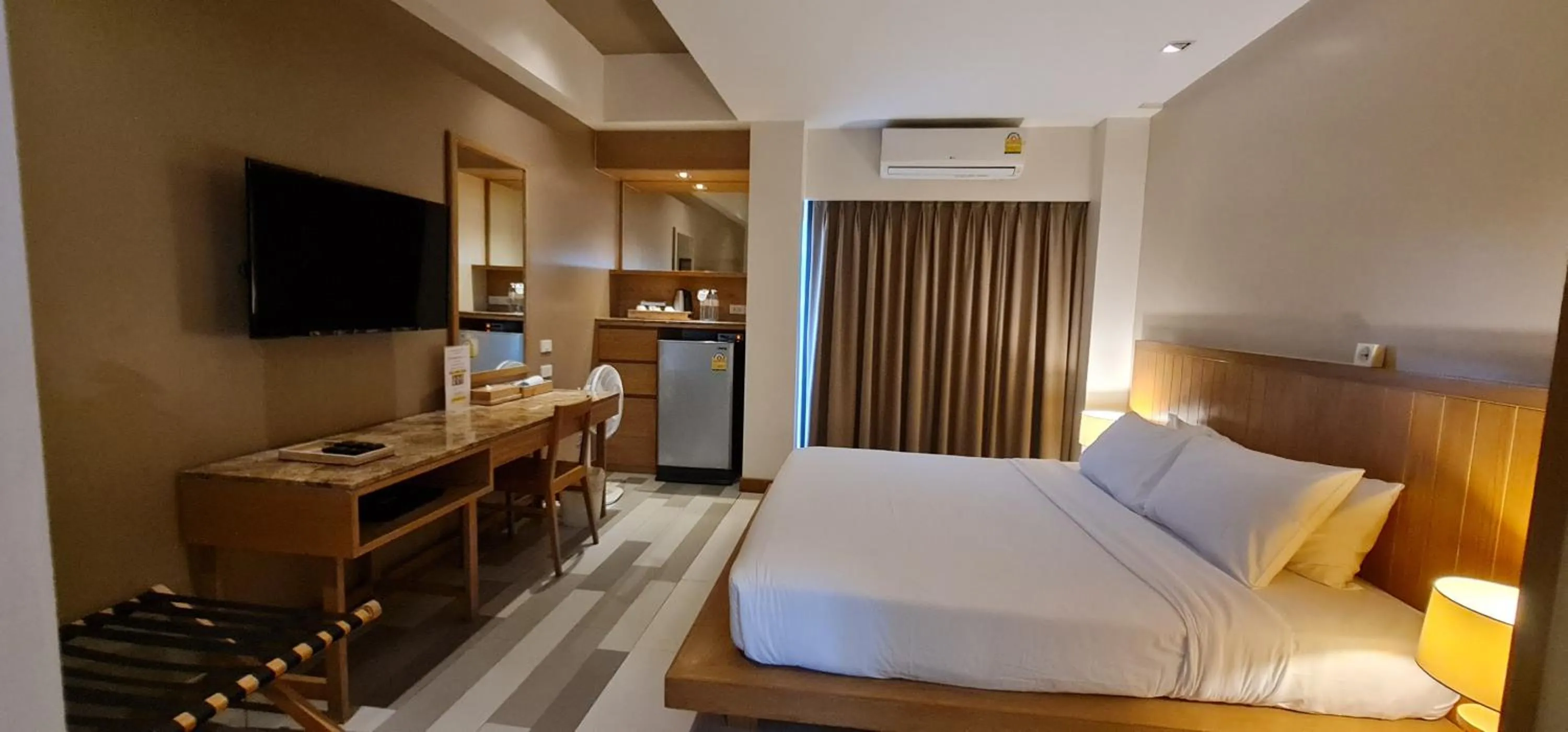 Photo of the whole room, Bed in W14 Pattaya