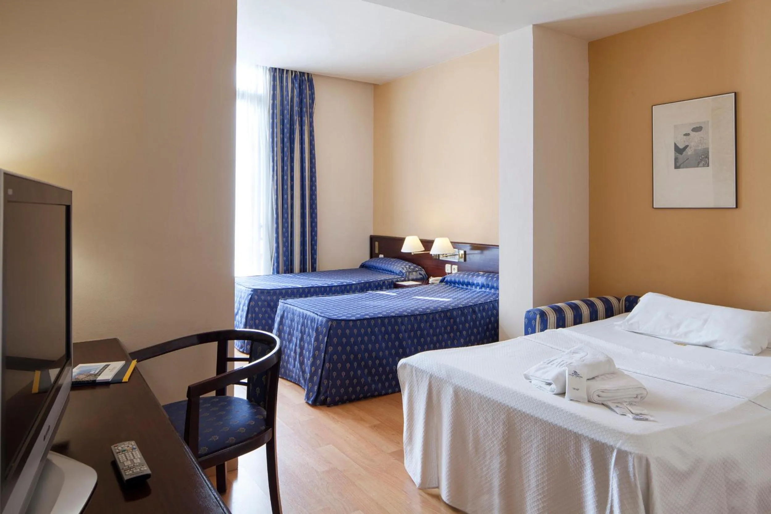 Photo of the whole room in Atlantis by Atbcn