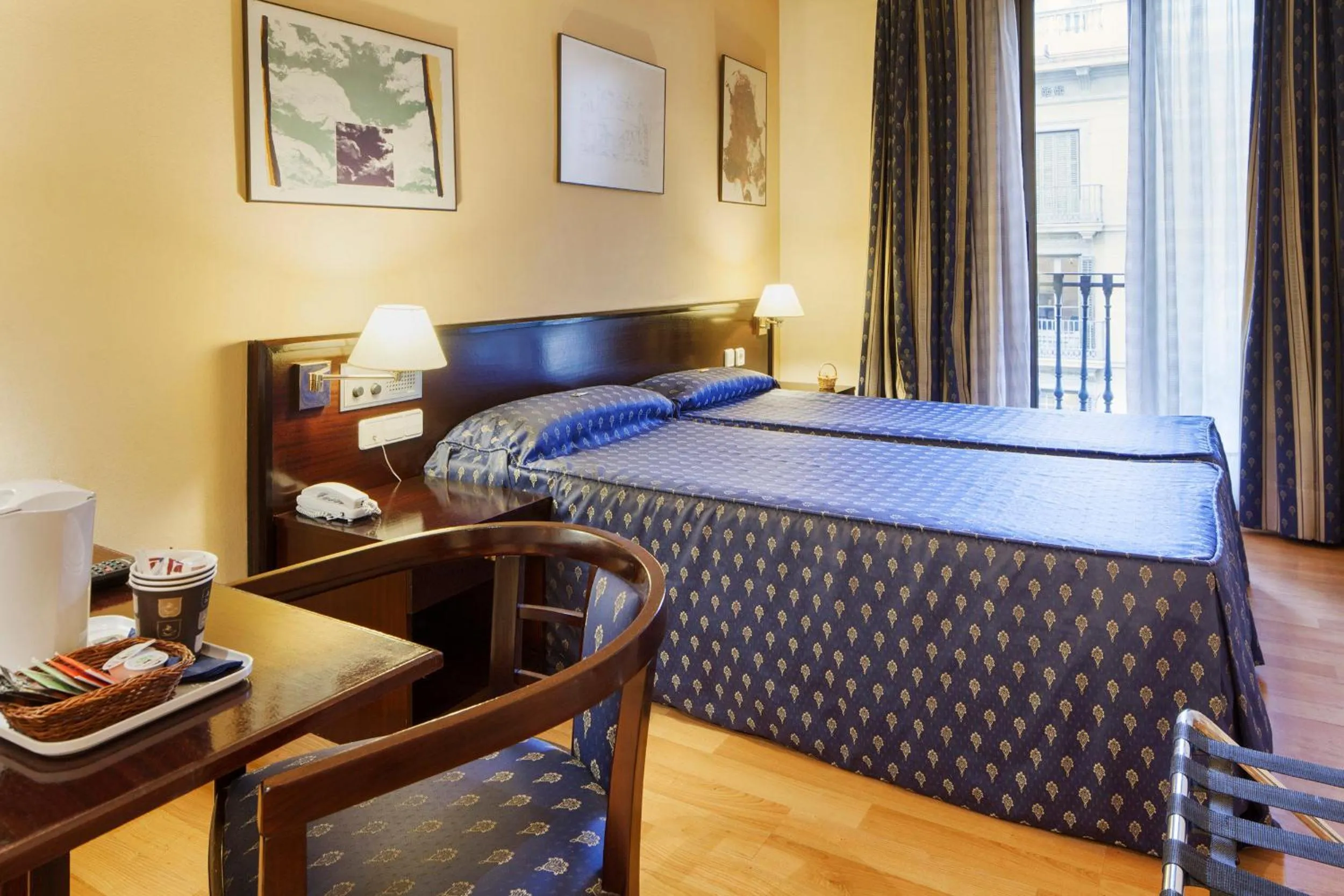 Photo of the whole room in Atlantis by Atbcn