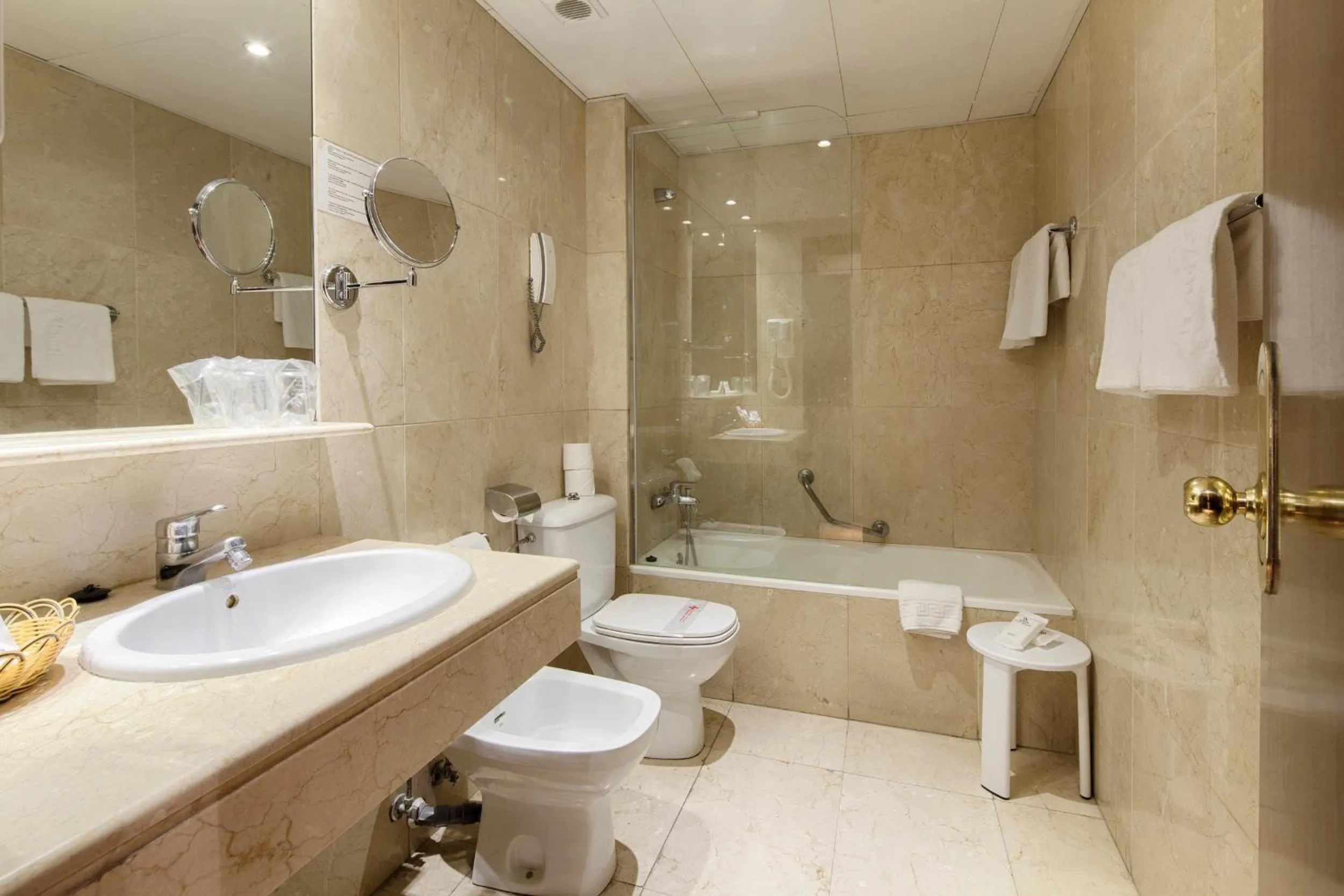 Bathroom in Atlantis by Atbcn