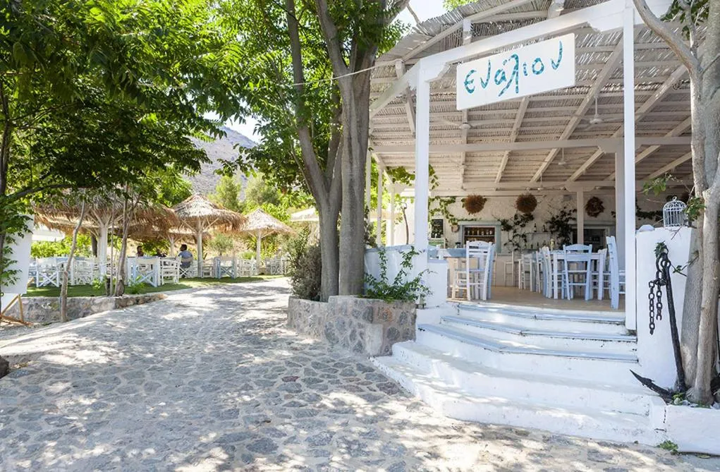 Restaurant/places to eat in Vlichos Studio Apartment
