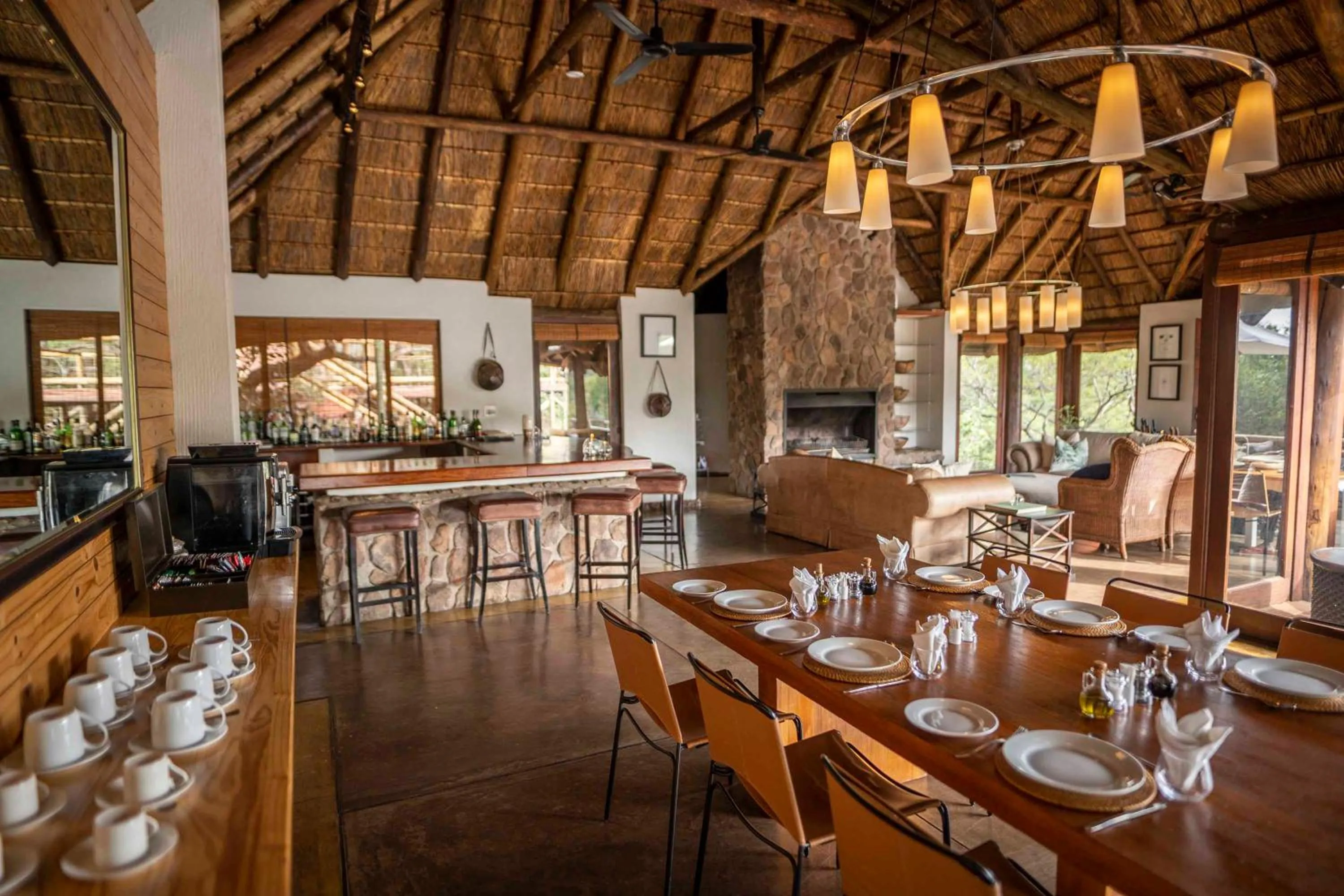 Restaurant/places to eat in Tshwene Lodge