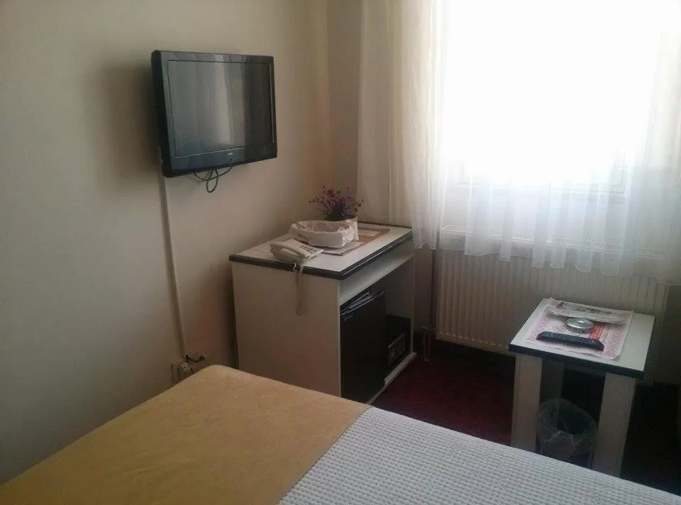 TV and multimedia, Bed in Butik Ertur Hotel