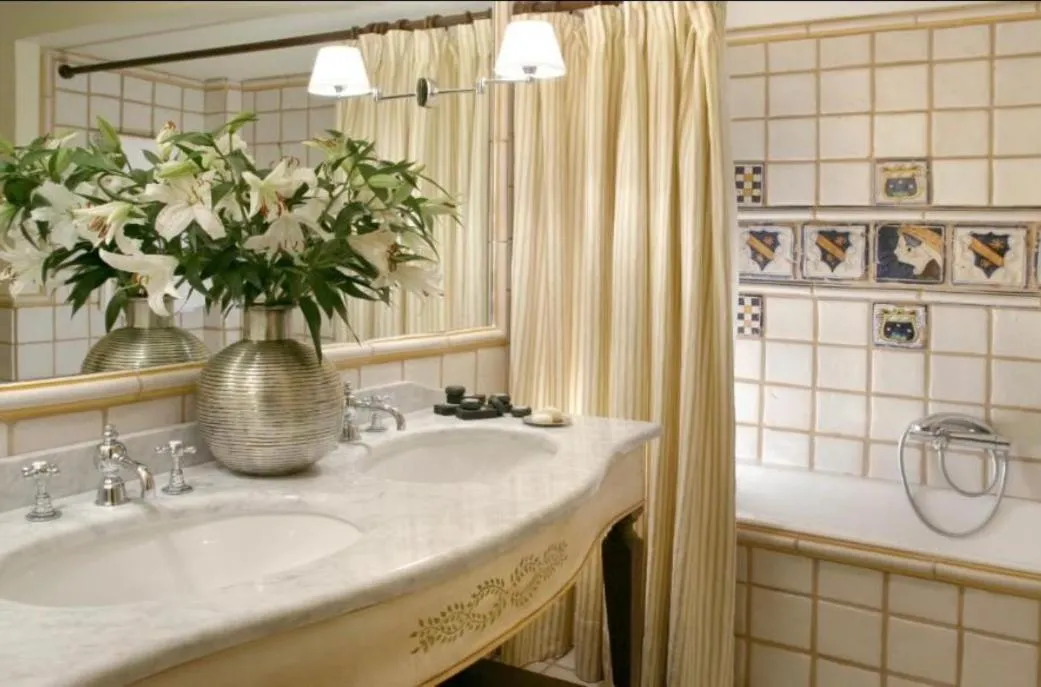 Bathroom in Great Greece Le Convivial Suites