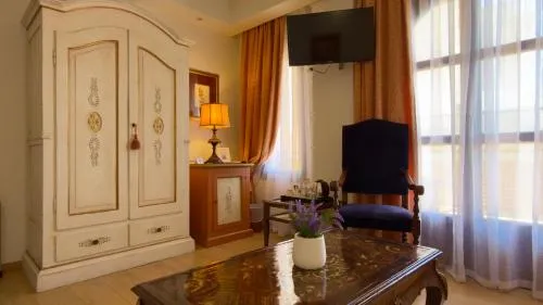 Great Greece Le Convivial Suites