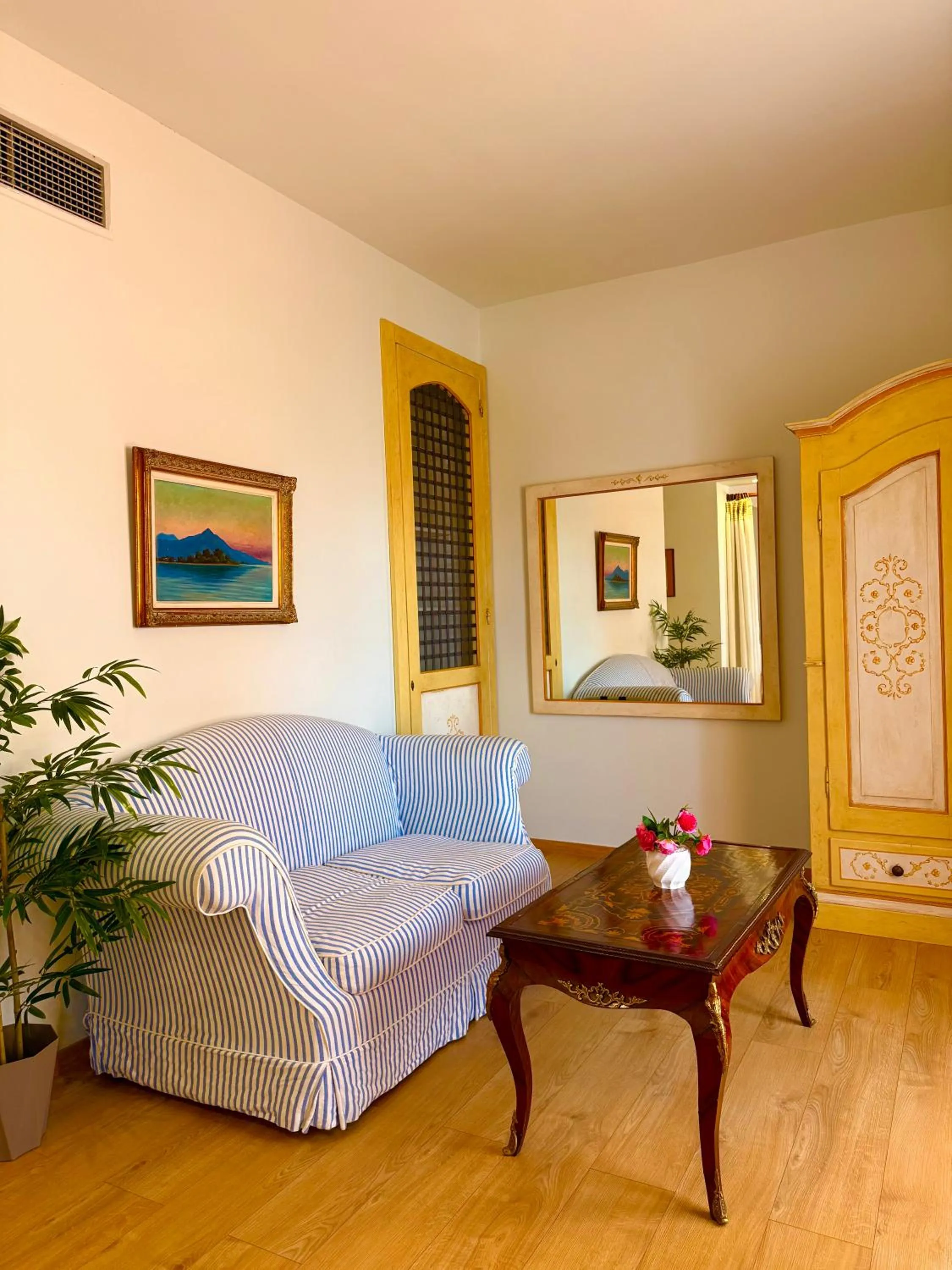 Seating area in Great Greece Le Convivial Suites