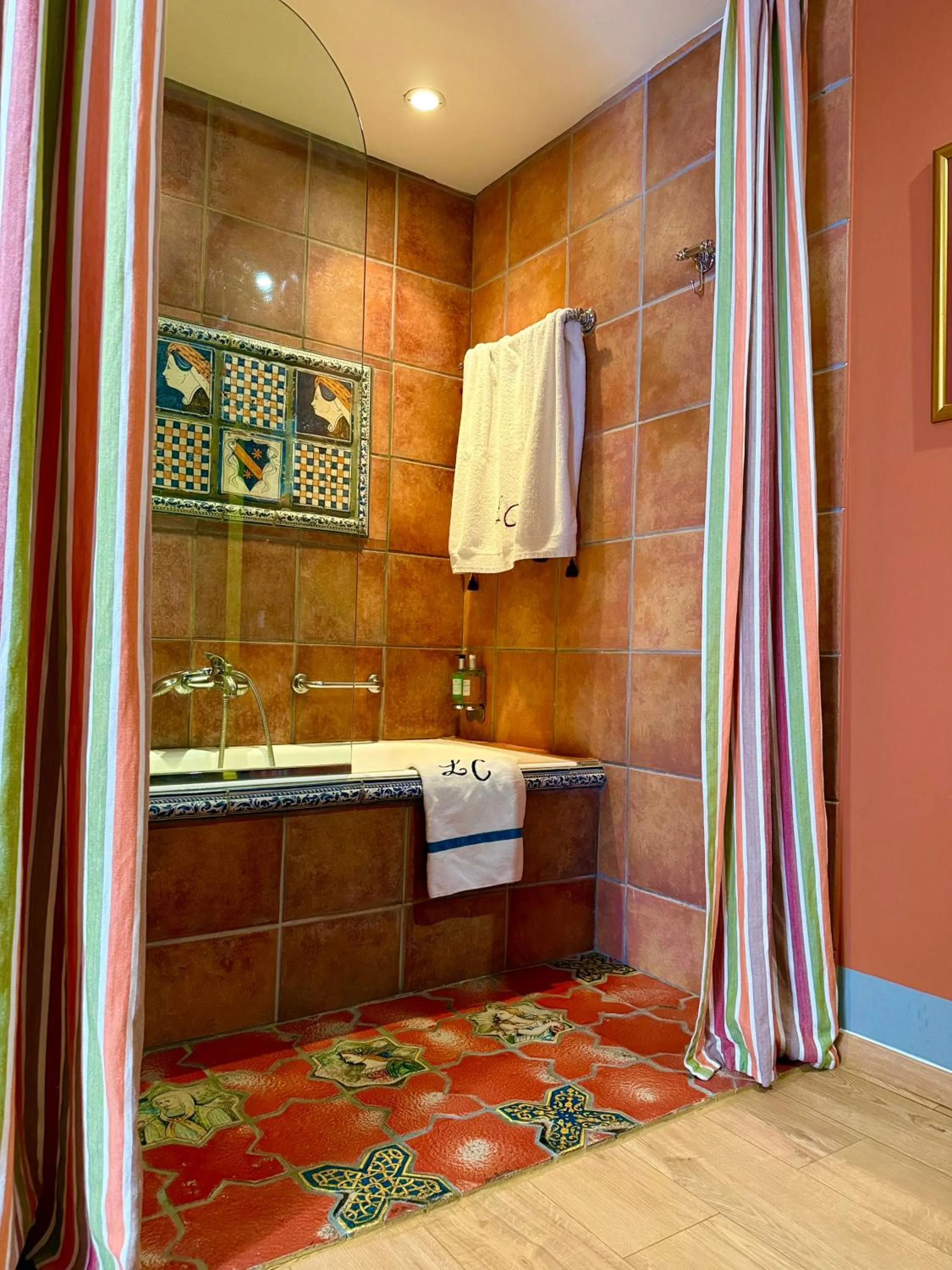 Shower in Great Greece Le Convivial Suites