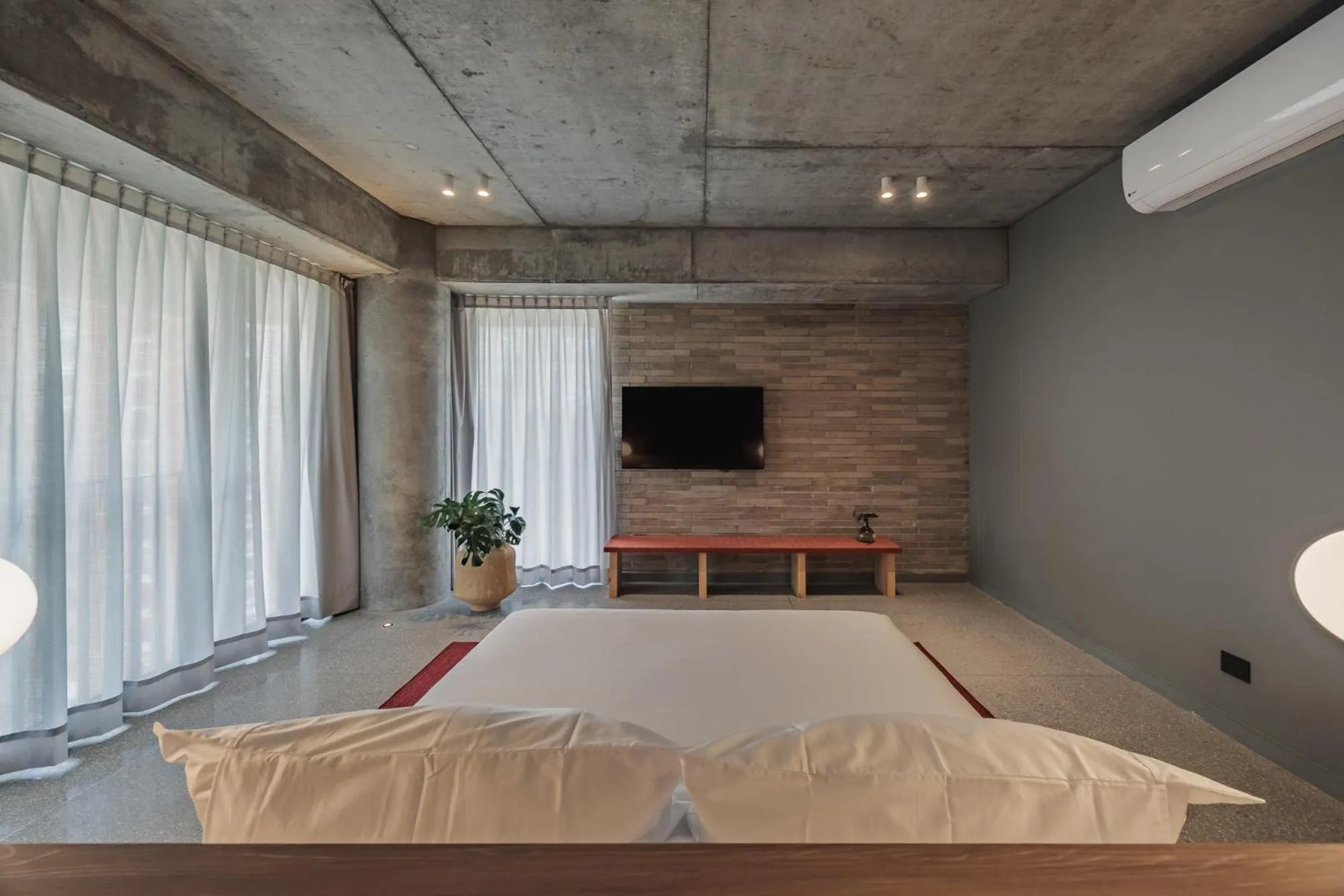 Photo of the whole room, Bed in The Somos Loho Hotel