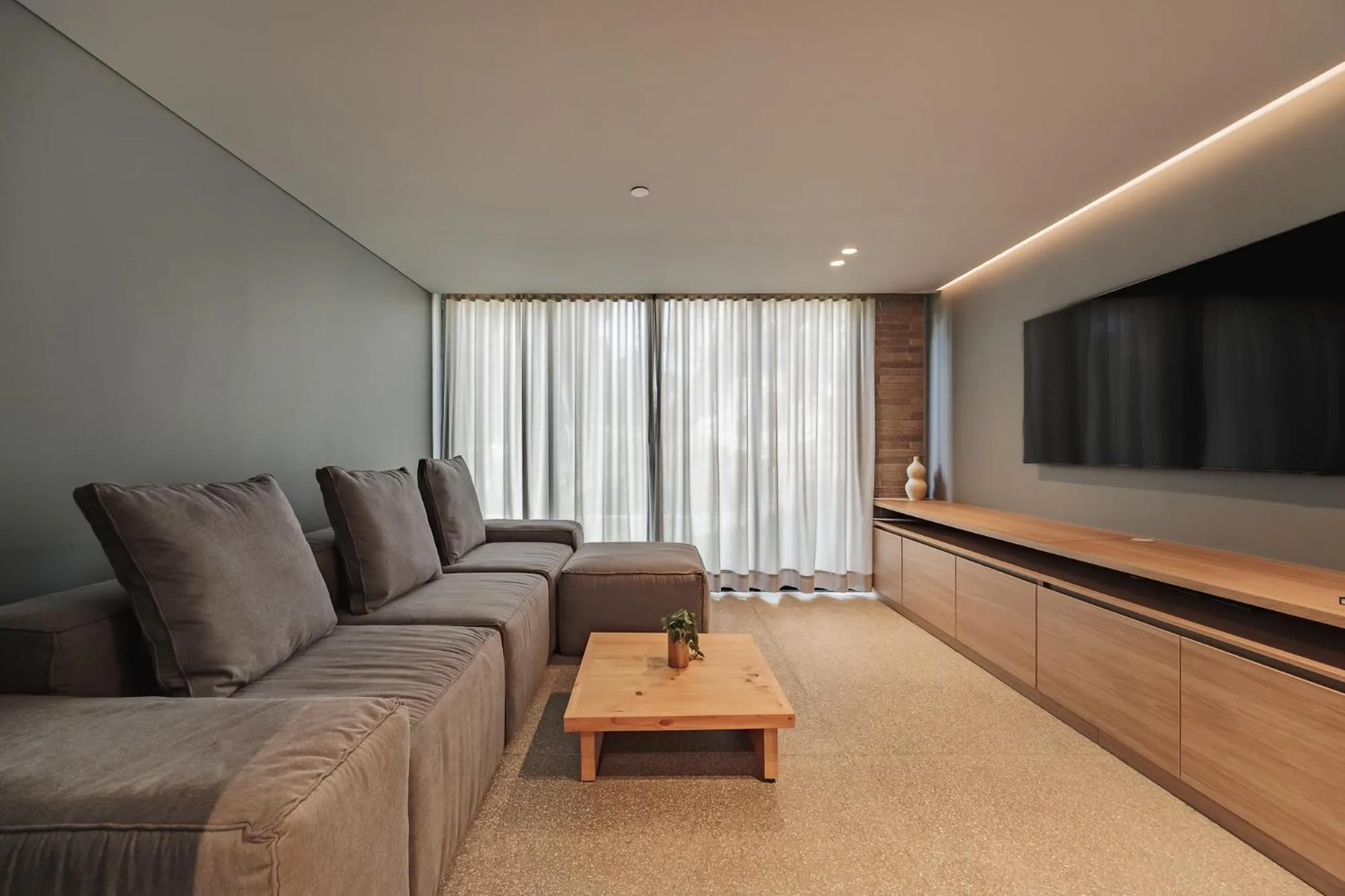 TV and multimedia in The Somos Loho Hotel