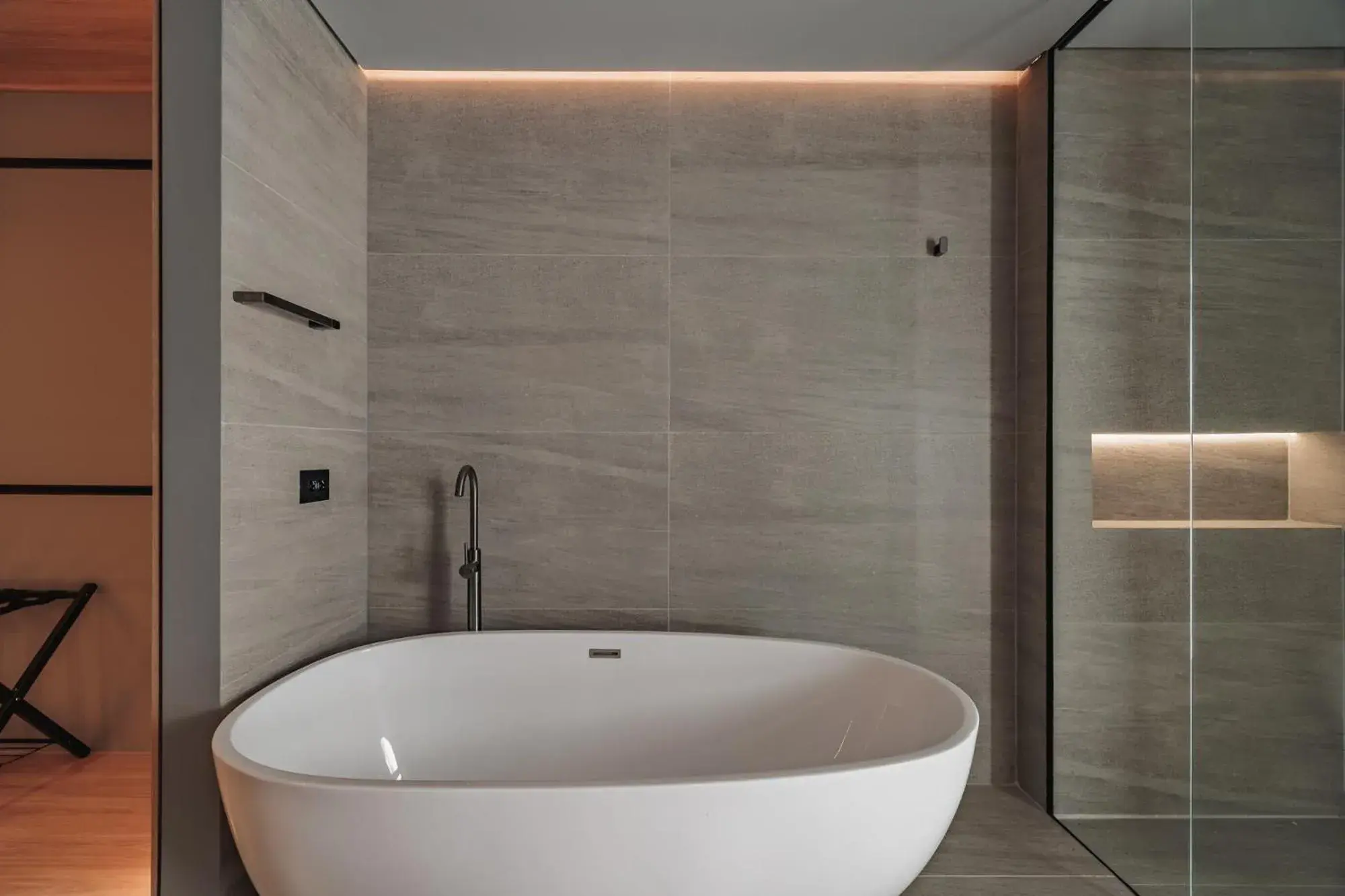 Deluxe Apartment with Bath tub in The Somos Loho Hotel Deluxe Apartment with Bath tub in The Somos Loho Hotel