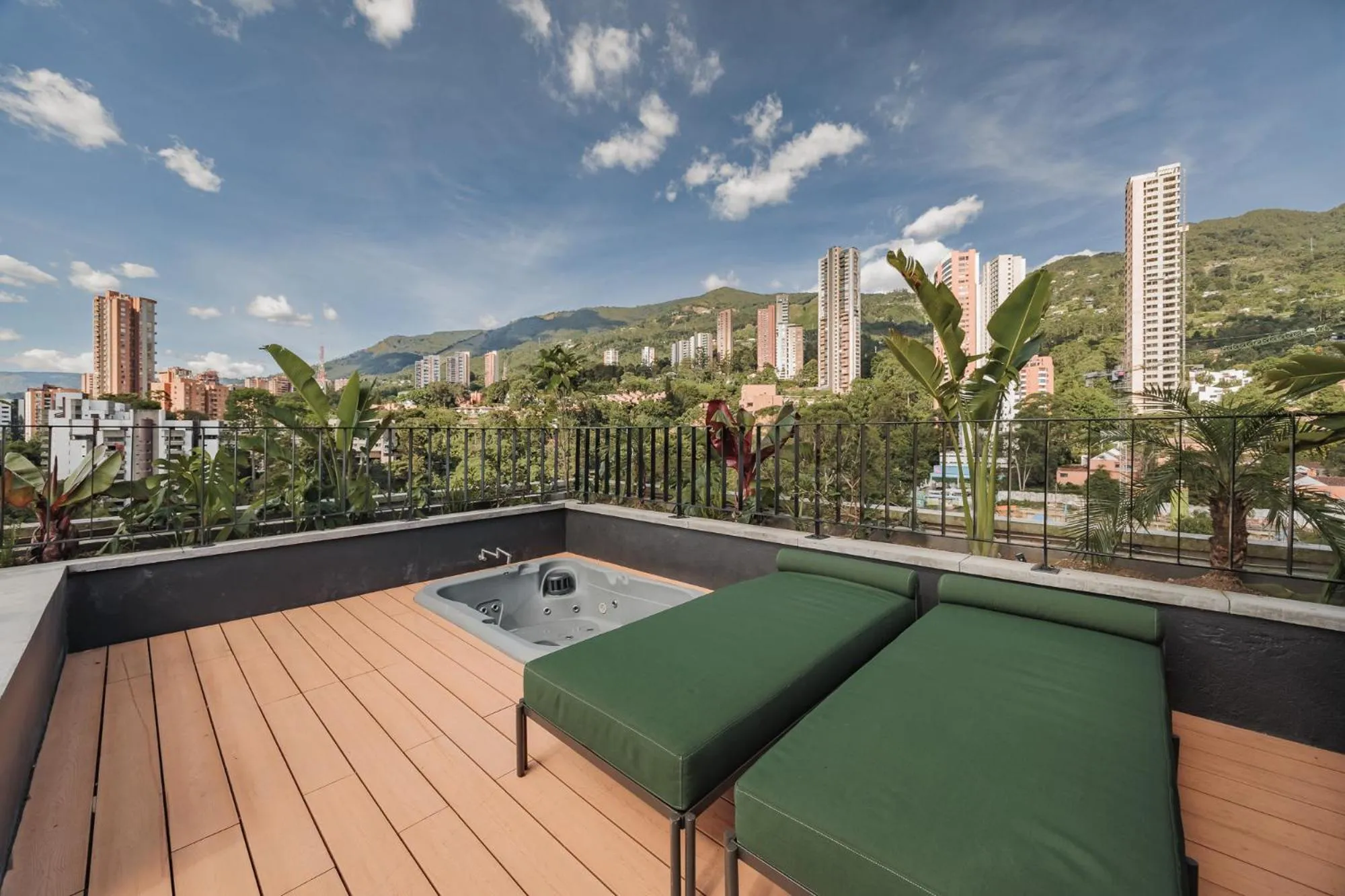 Hot Tub in The Somos Loho Hotel