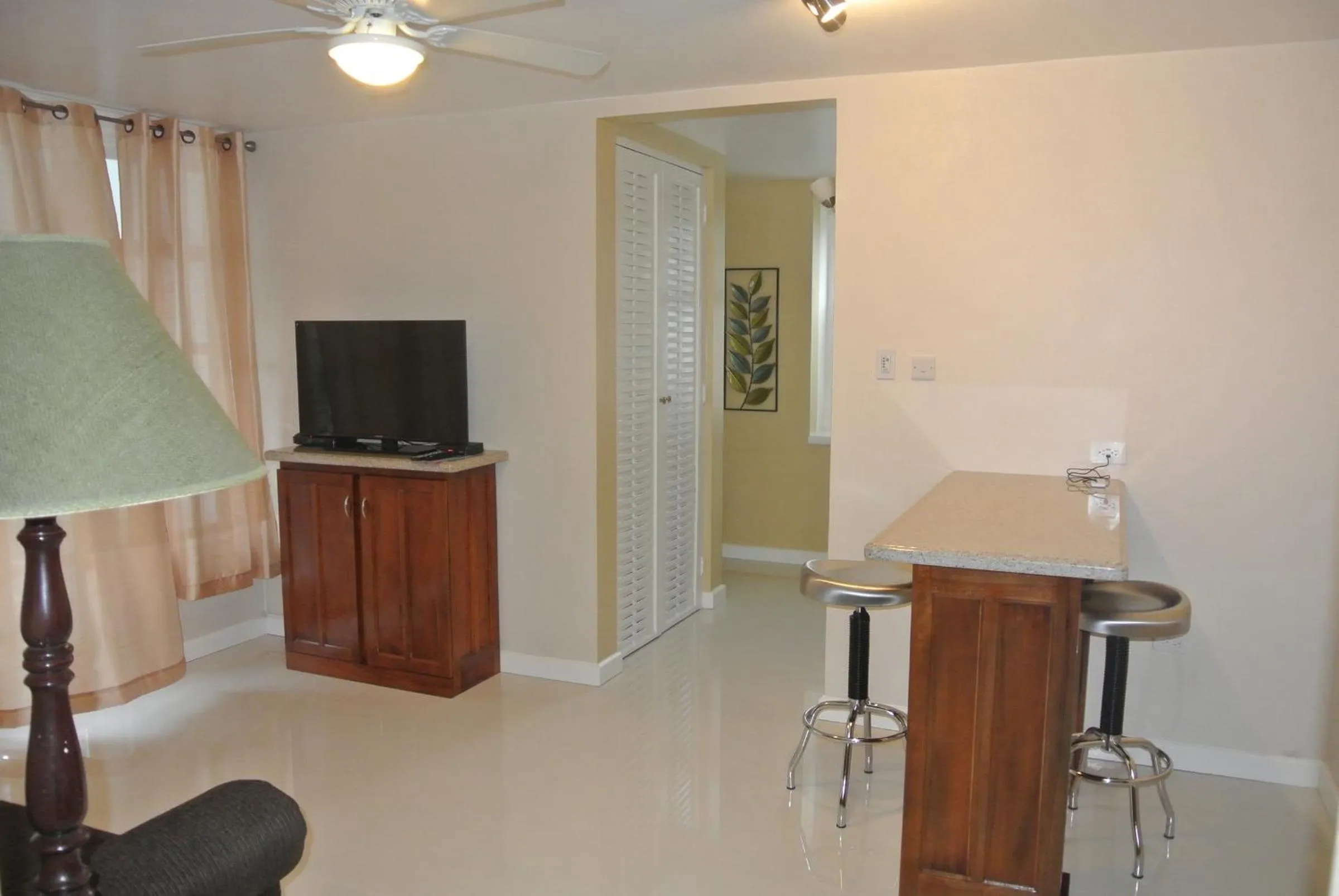 Beach One Bedroom Suite 13