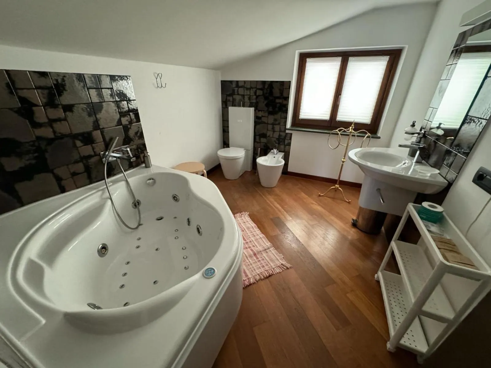 Hot Tub in Kalos Relais