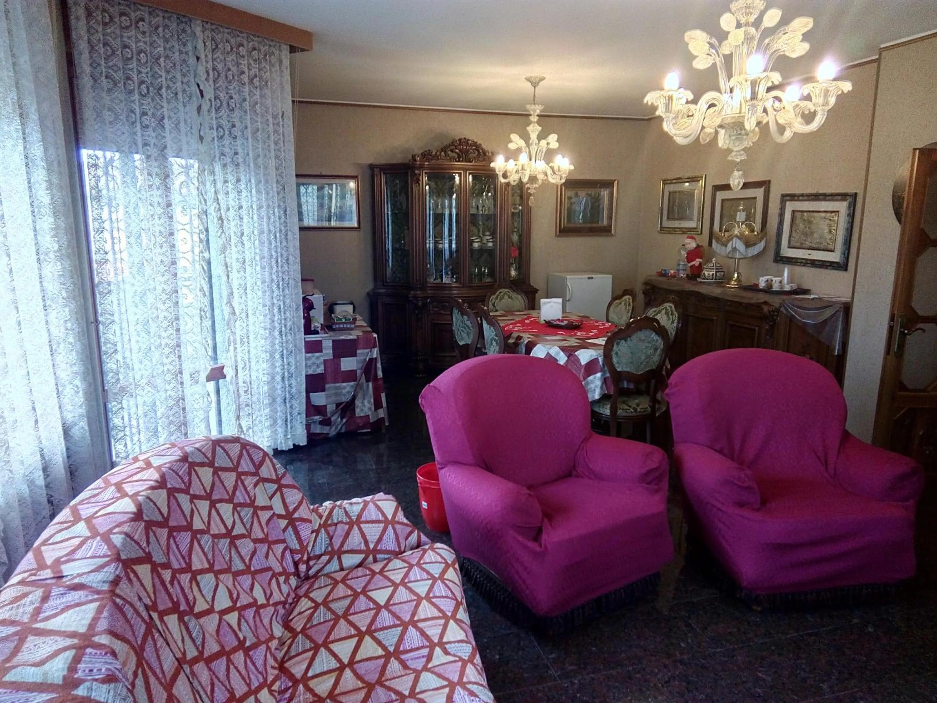 Communal lounge/ TV room in B&B Mamma Mia Family House