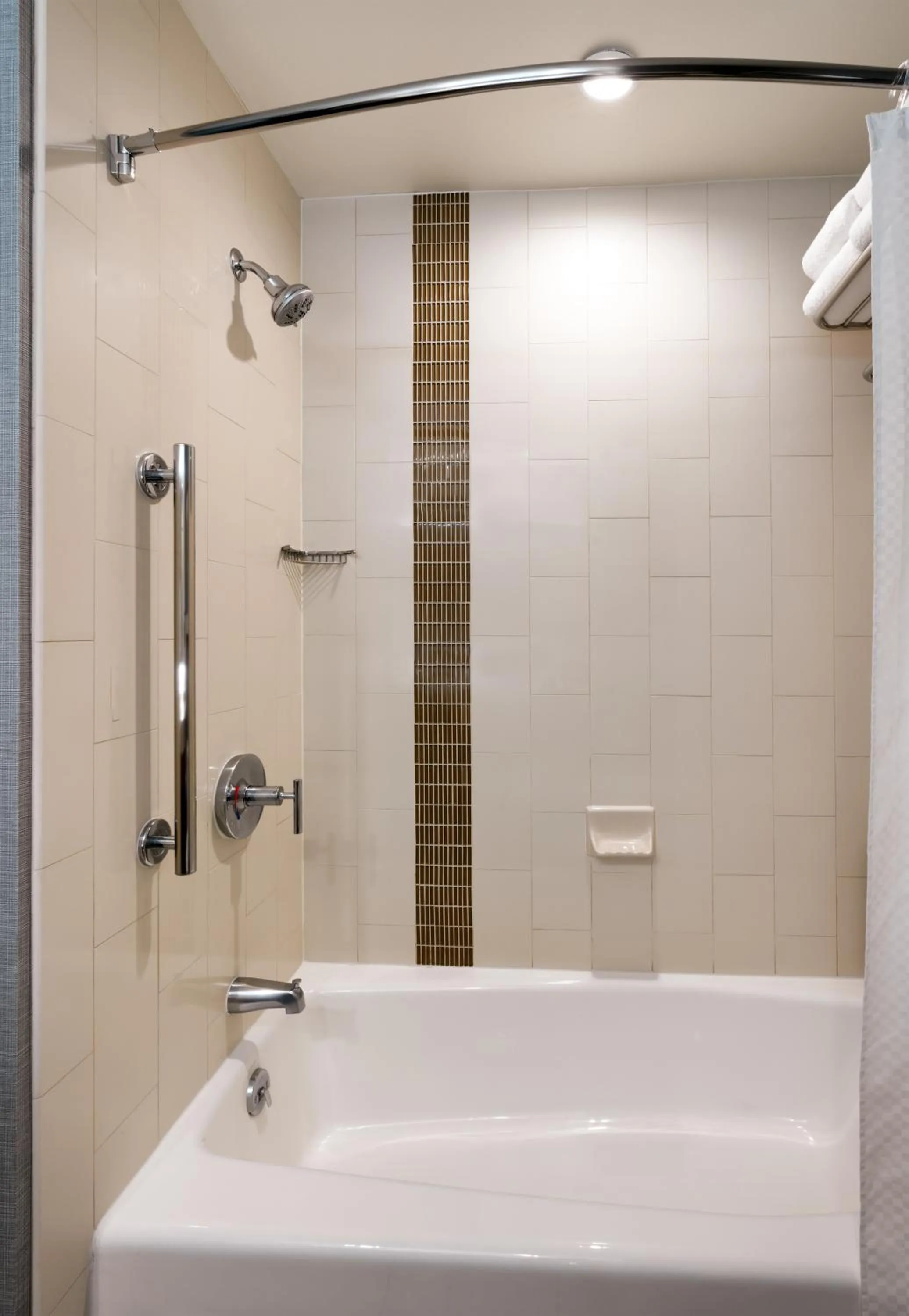 Bath in Hyatt Place Miami Airport East