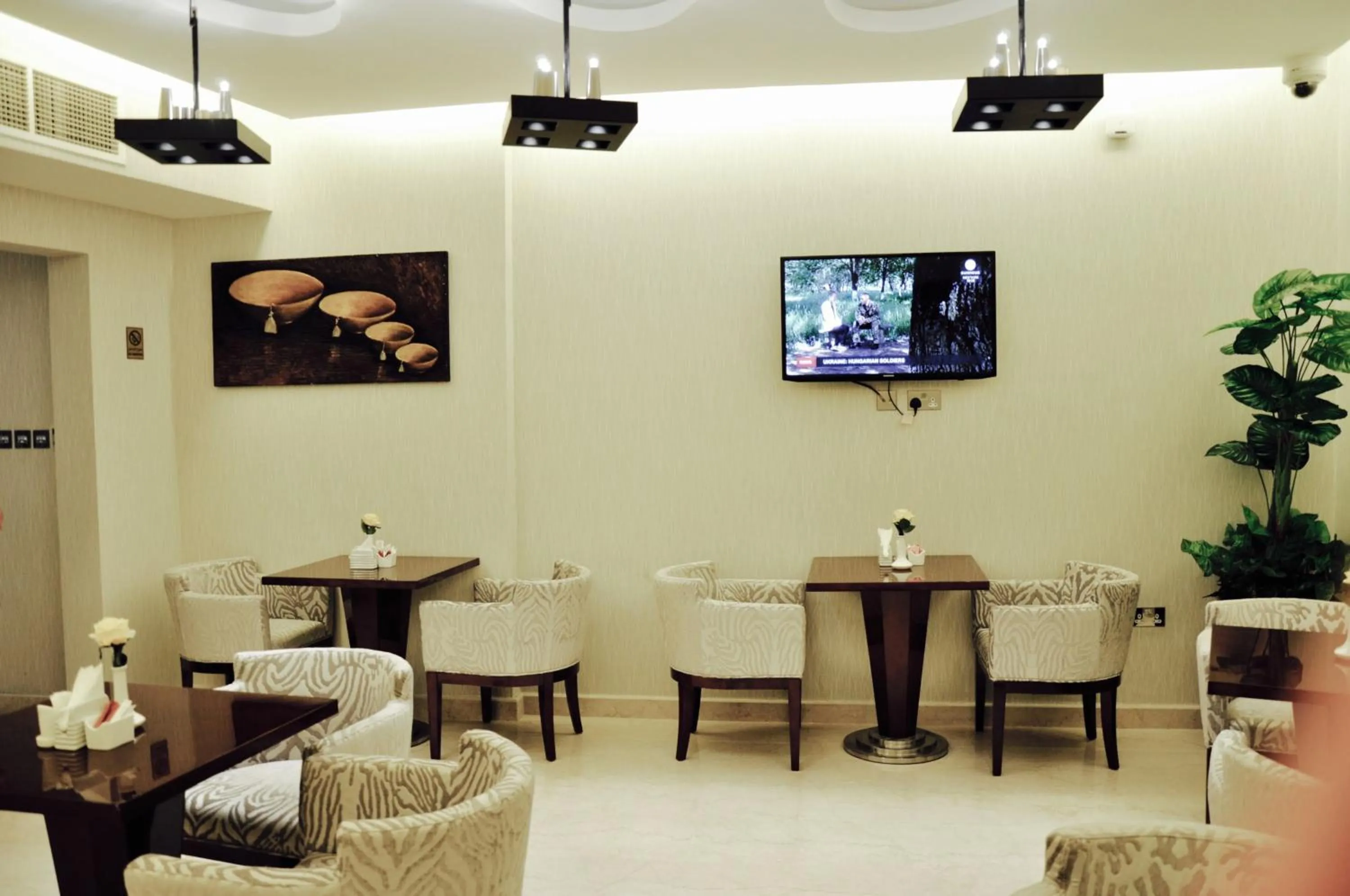 Restaurant/places to eat in Asherij Hotel