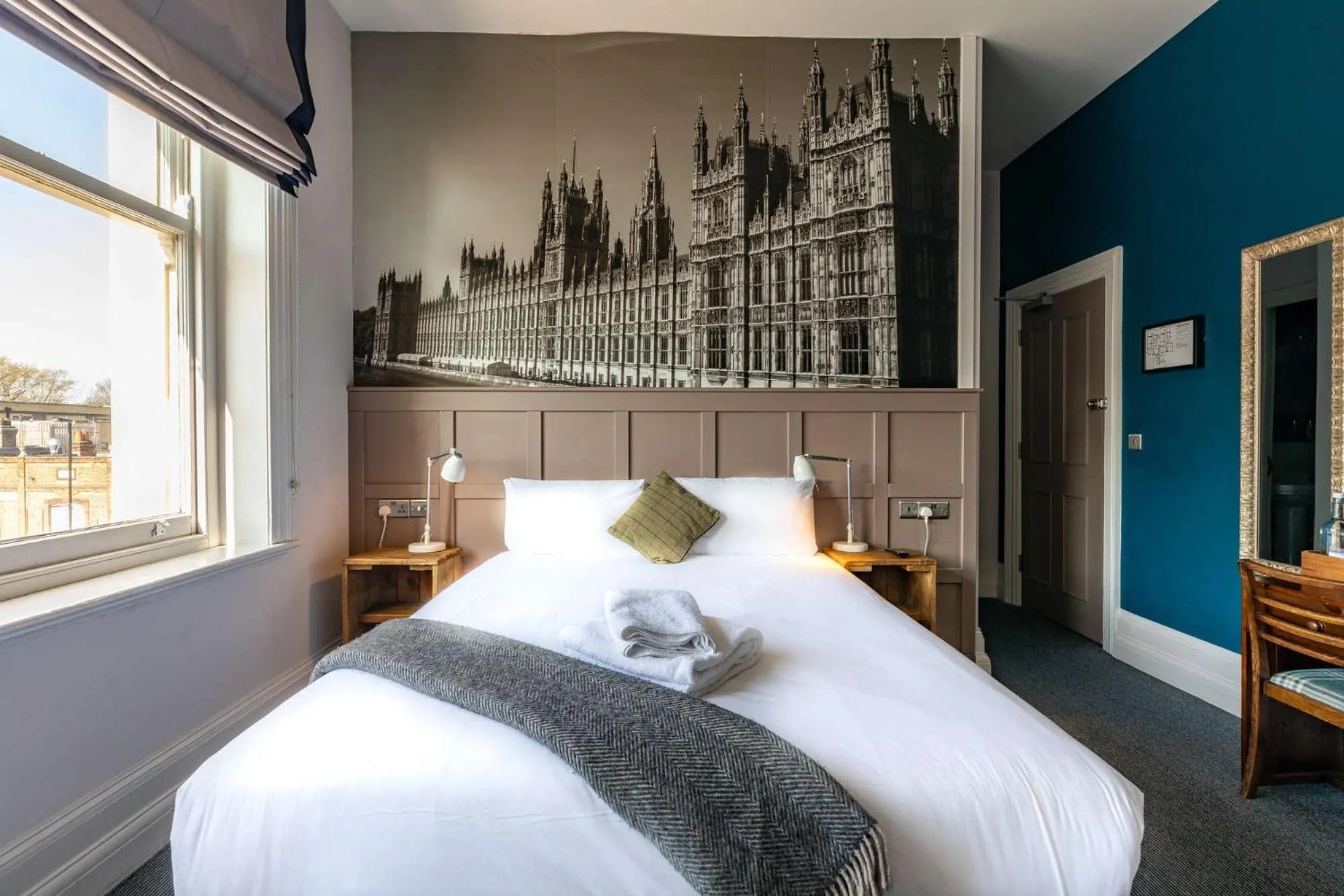 Bedroom, Bed in The Station Hotel