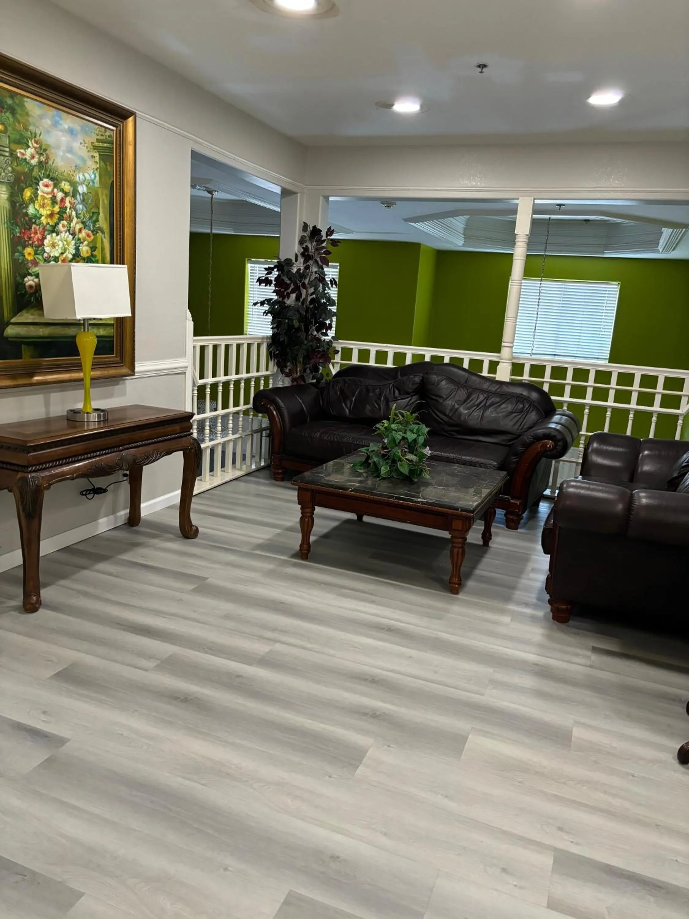 Living room in Deluxe Inn & Suites