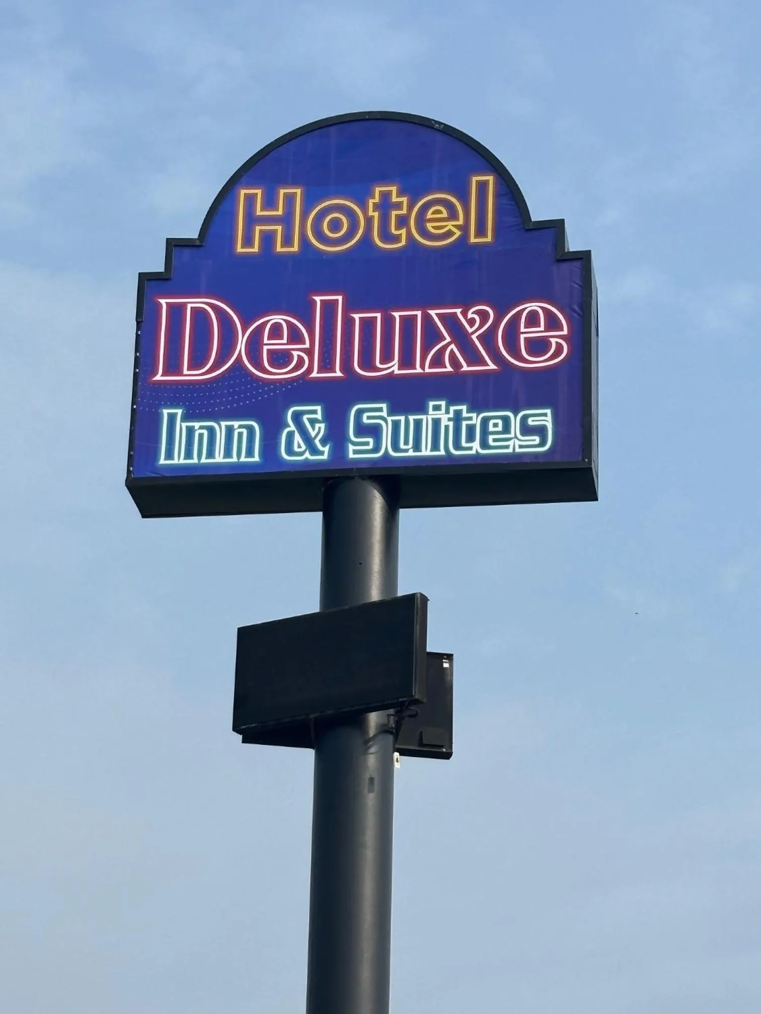 Property logo or sign in Deluxe Inn & Suites