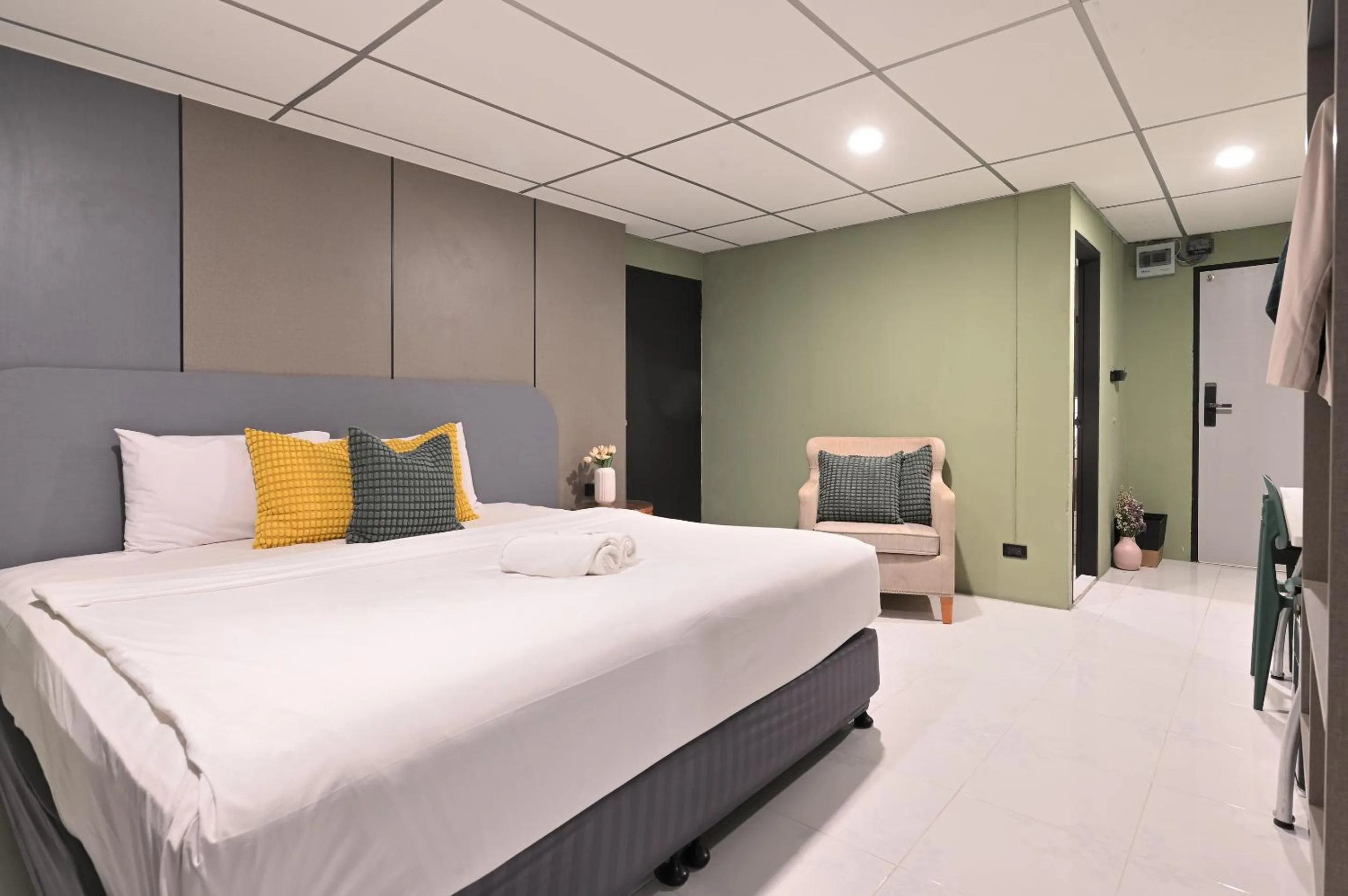 Bed in Floton Bangkok Hotel