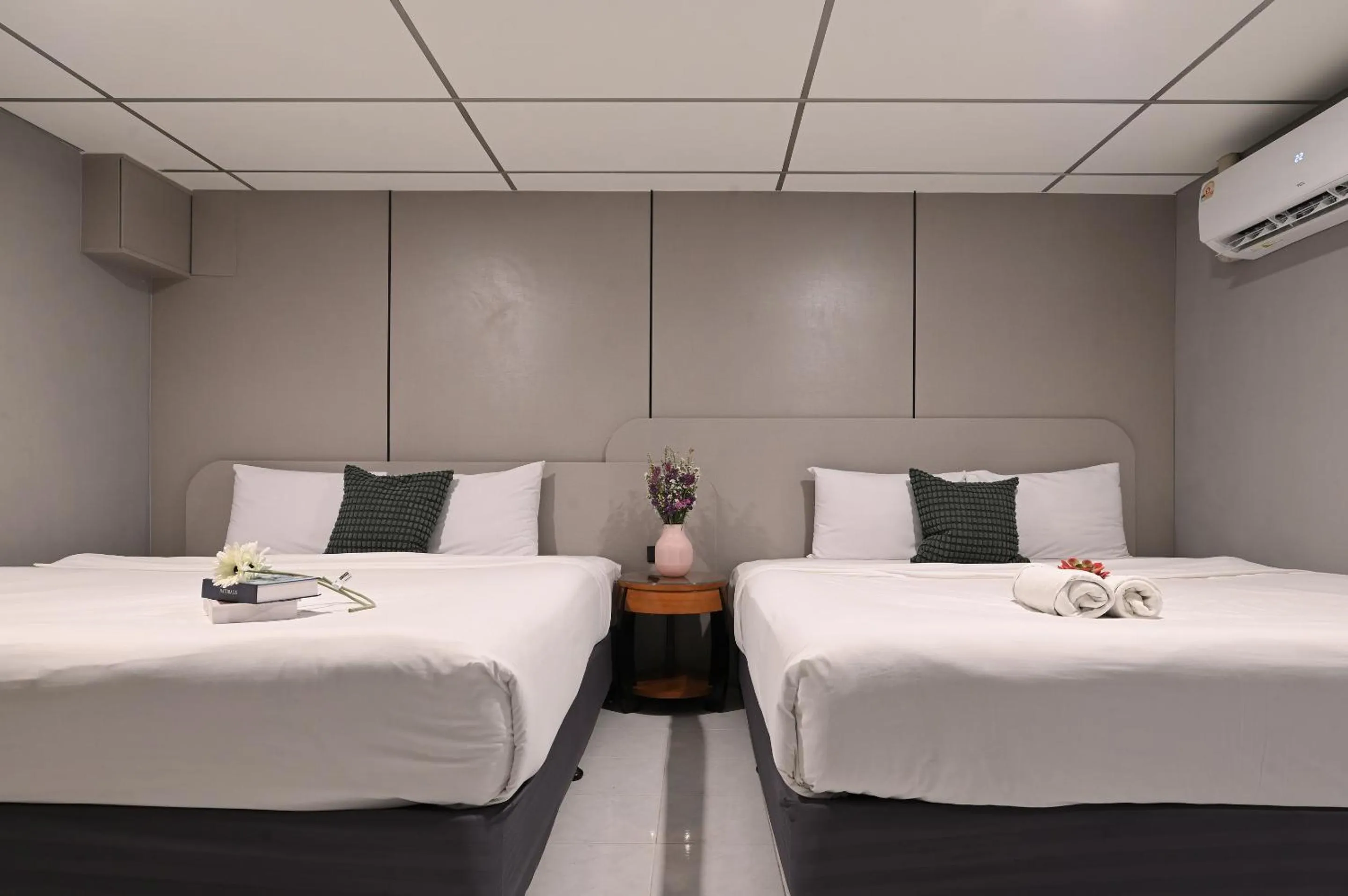 Bedroom, Bed in Floton Bangkok Hotel