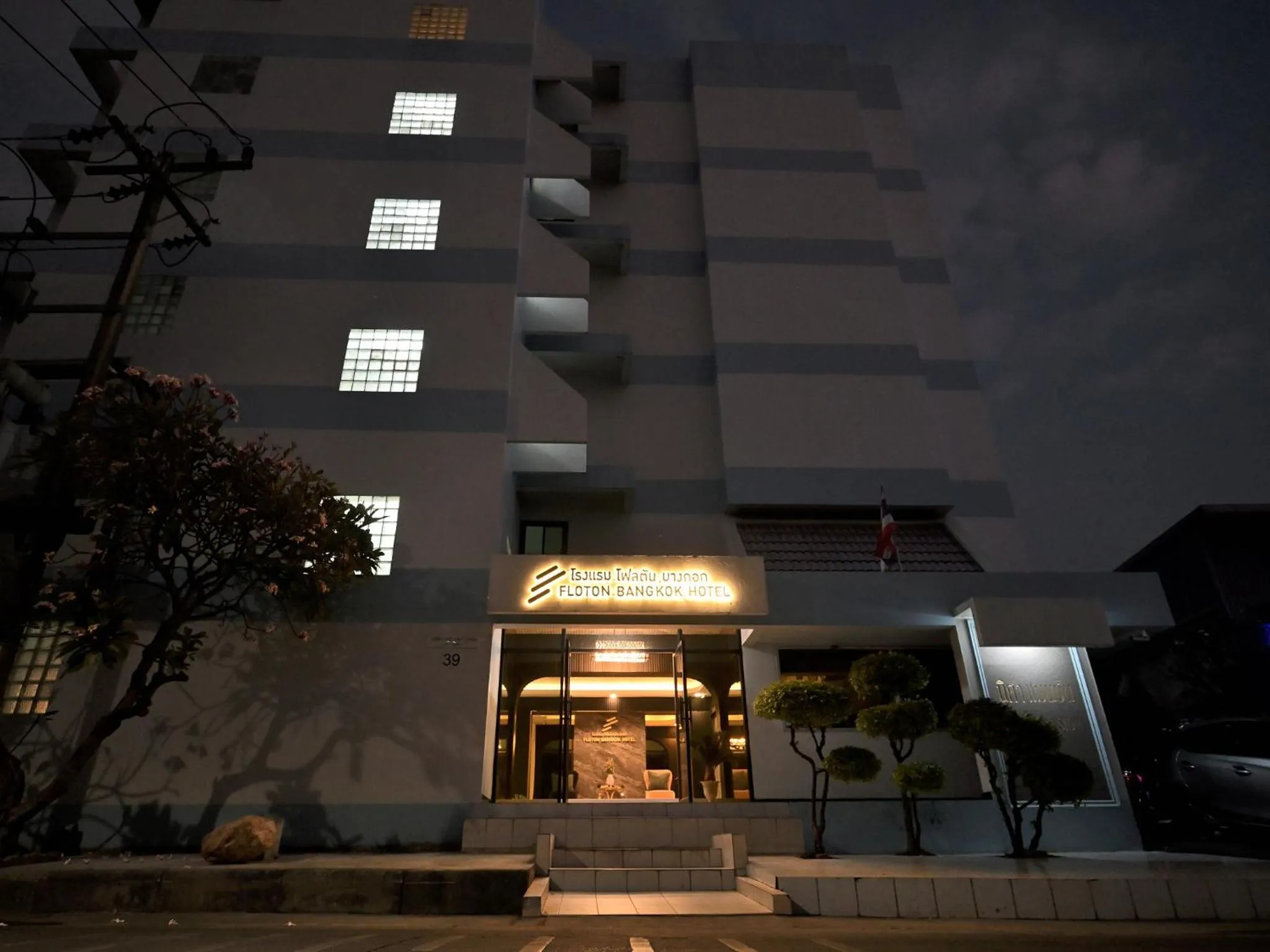 Property building in Floton Bangkok Hotel