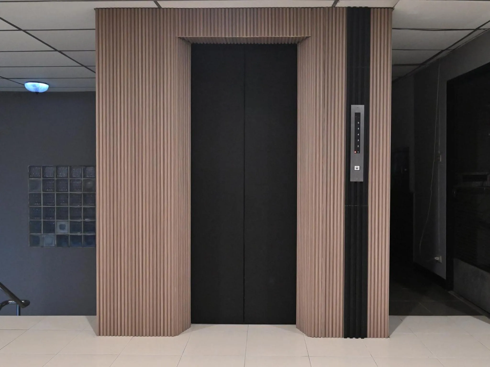 elevator in Floton Bangkok Hotel