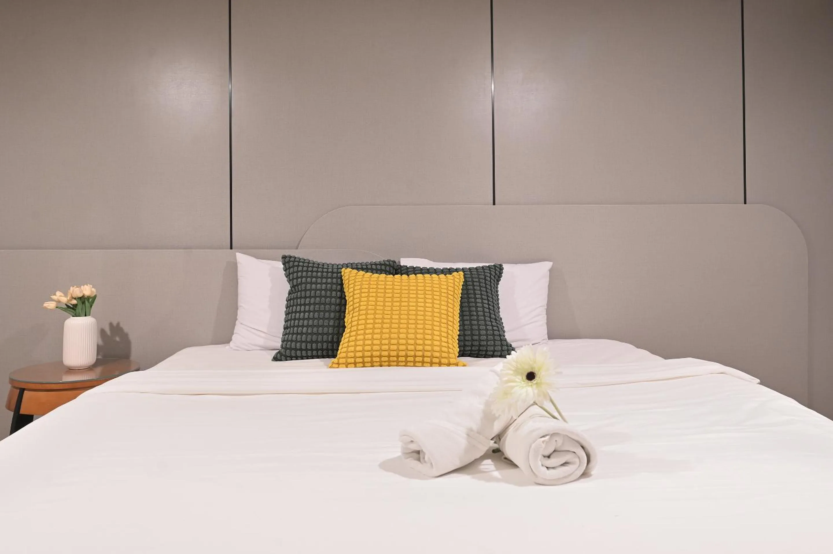 Bedroom, Bed in Floton Bangkok Hotel