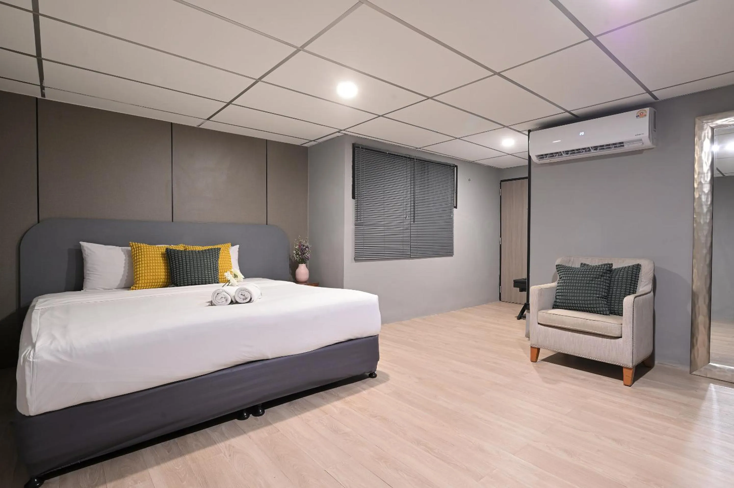 Bed in Floton Bangkok Hotel