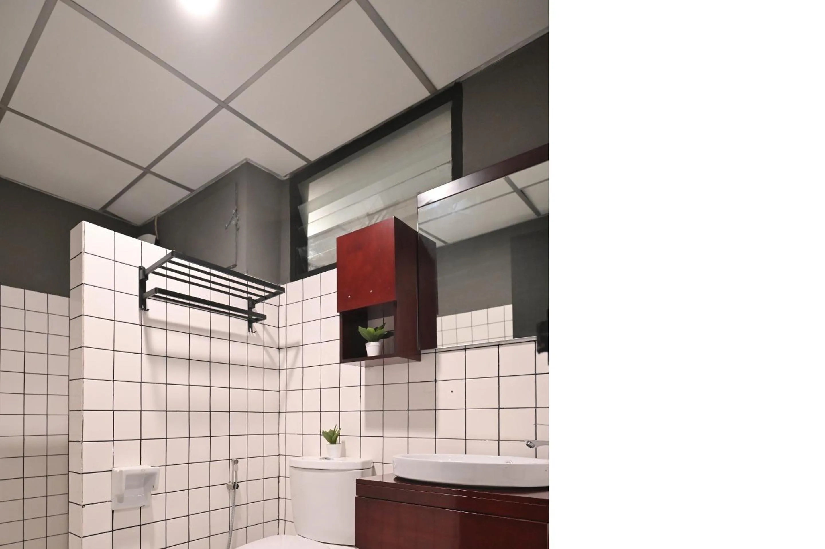 Bathroom in Floton Bangkok Hotel