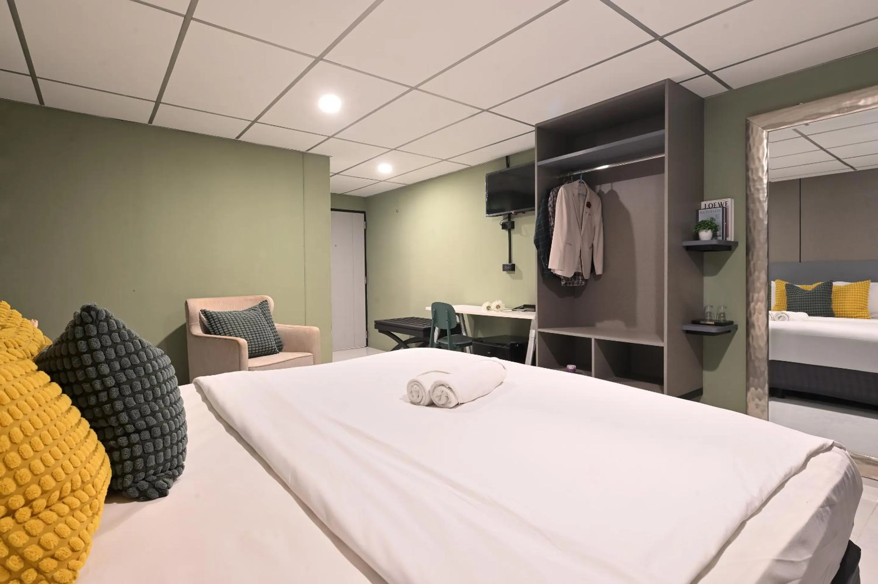 Bed in Floton Bangkok Hotel