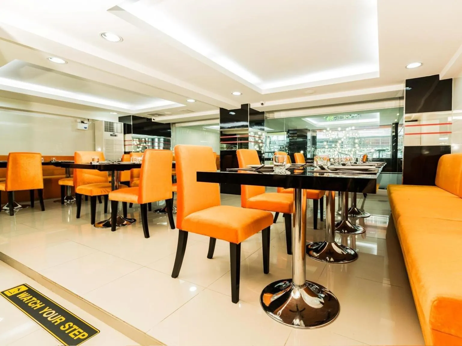 Restaurant/places to eat in Floton Bangkok Hotel