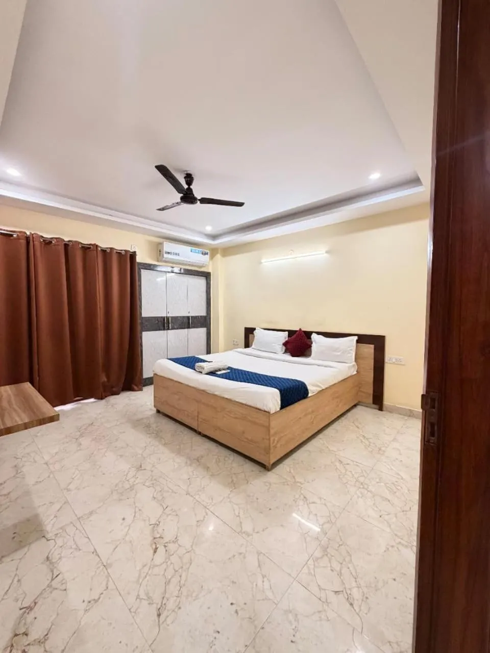 Green Vista Stays Medanta Medicity