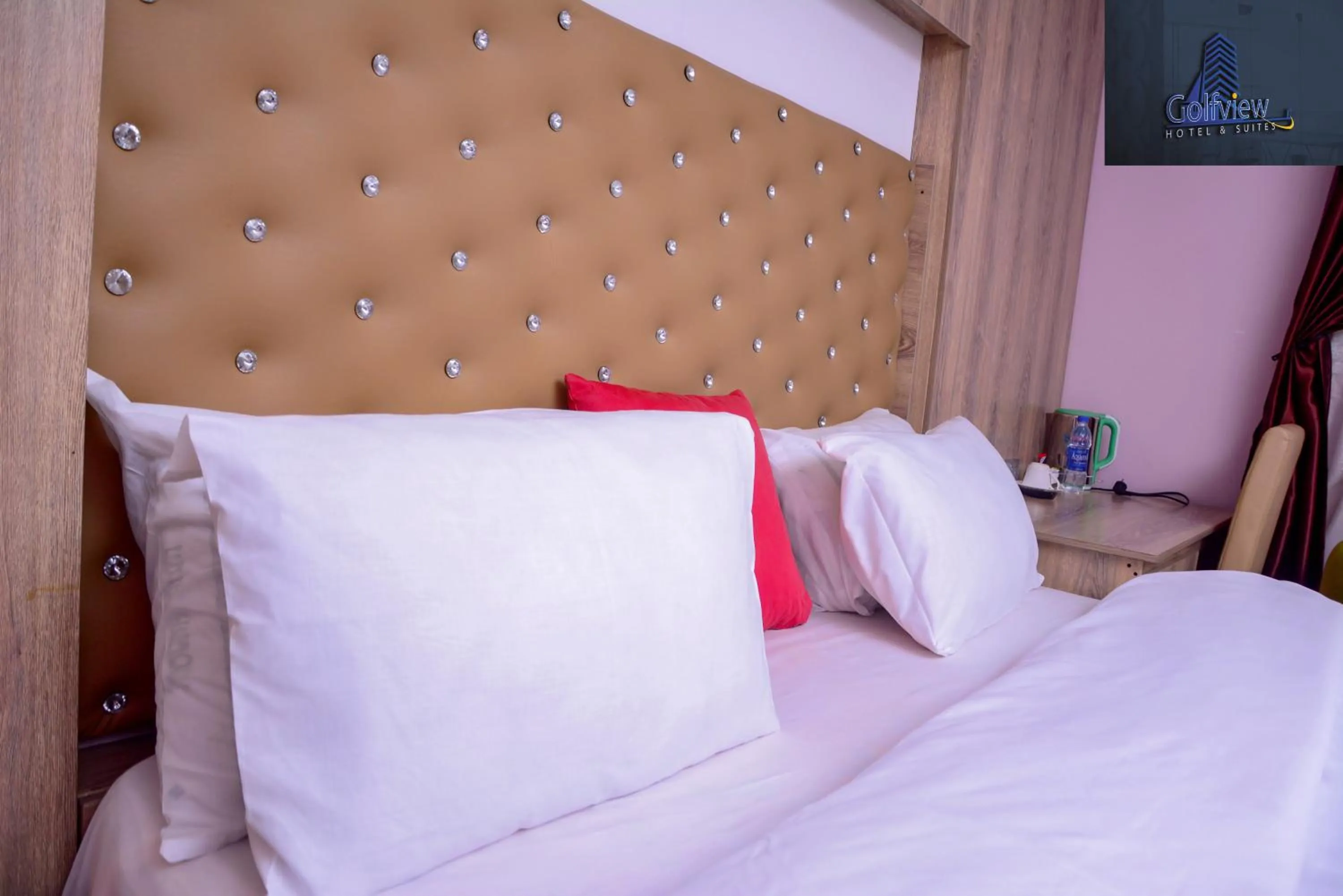 Bed in GolfView Suites & Conference Center