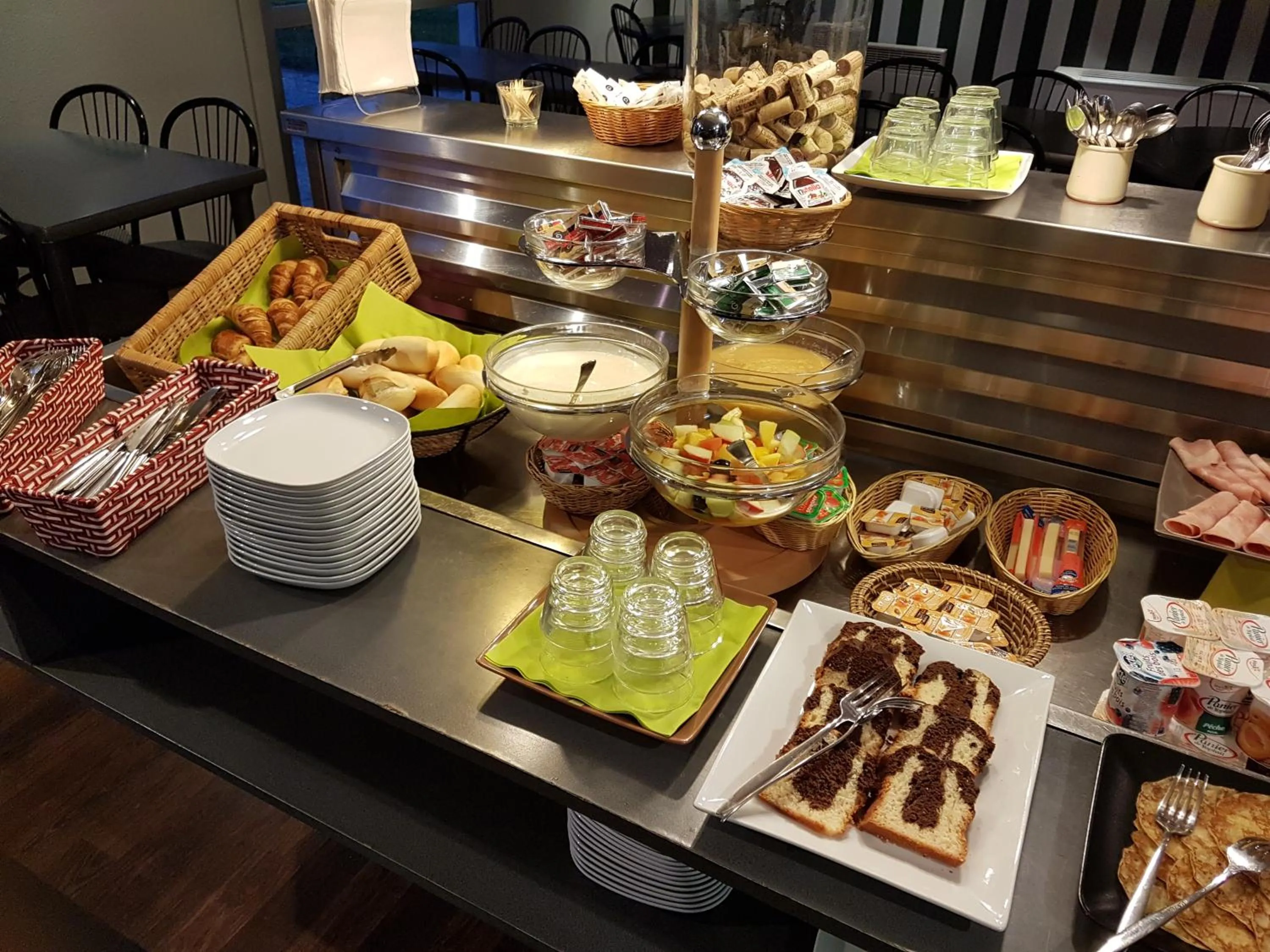 Food in Brit Hotel Baillet-en-France