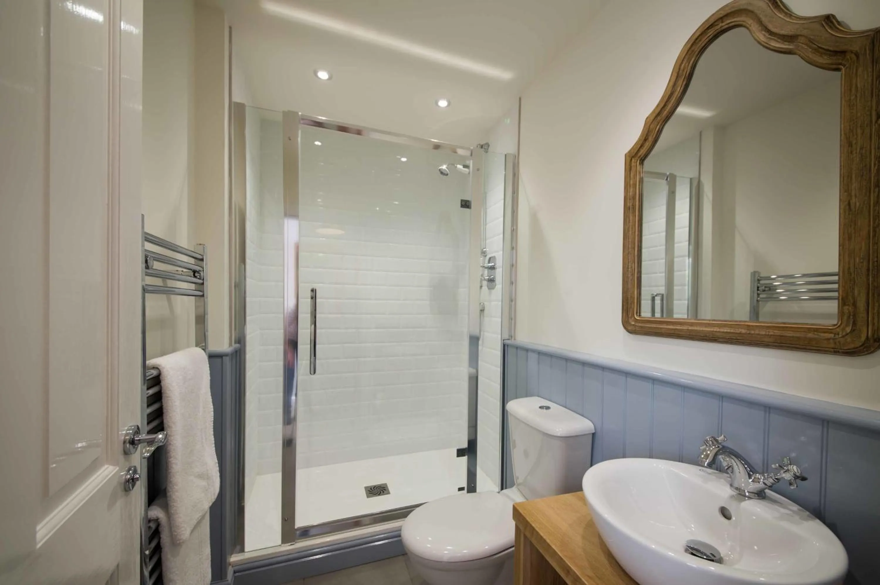 Bathroom in The Hare and Hounds, Levens