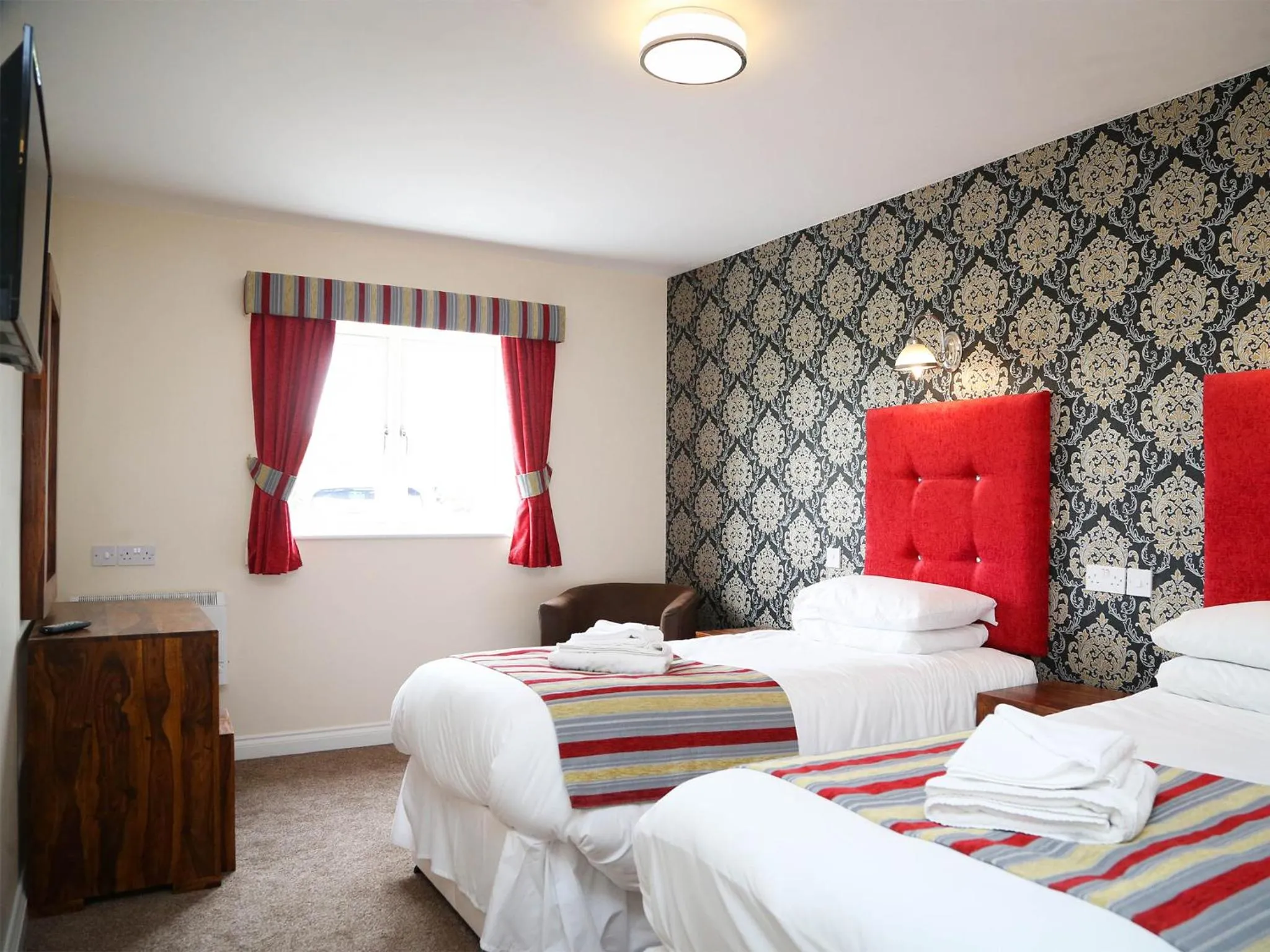 Photo of the whole room, Bed in Cuttle Bridge Inn Hotel - NEC / Birmingham Airport