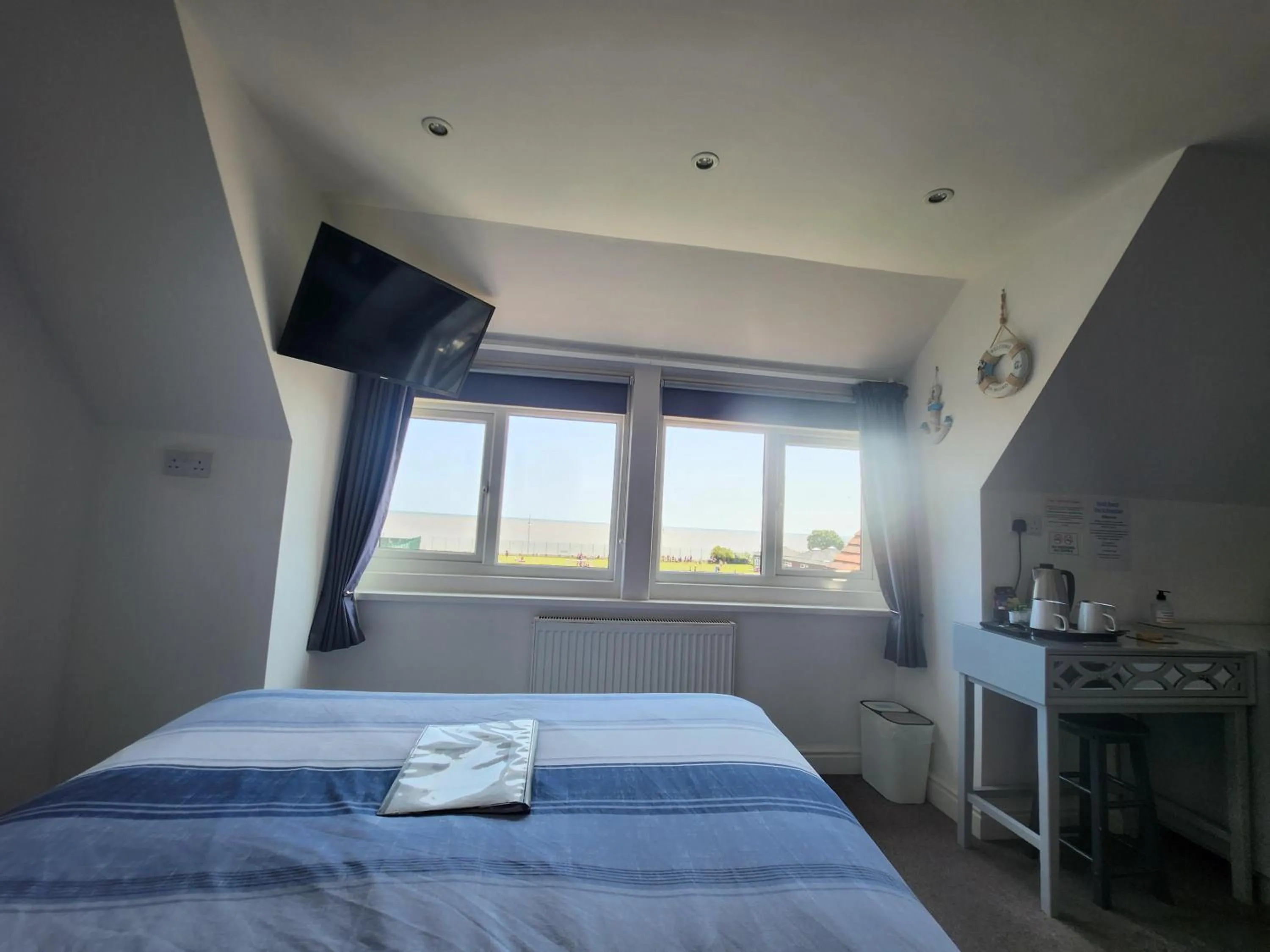 Bedroom, Bed in South Beach B & B