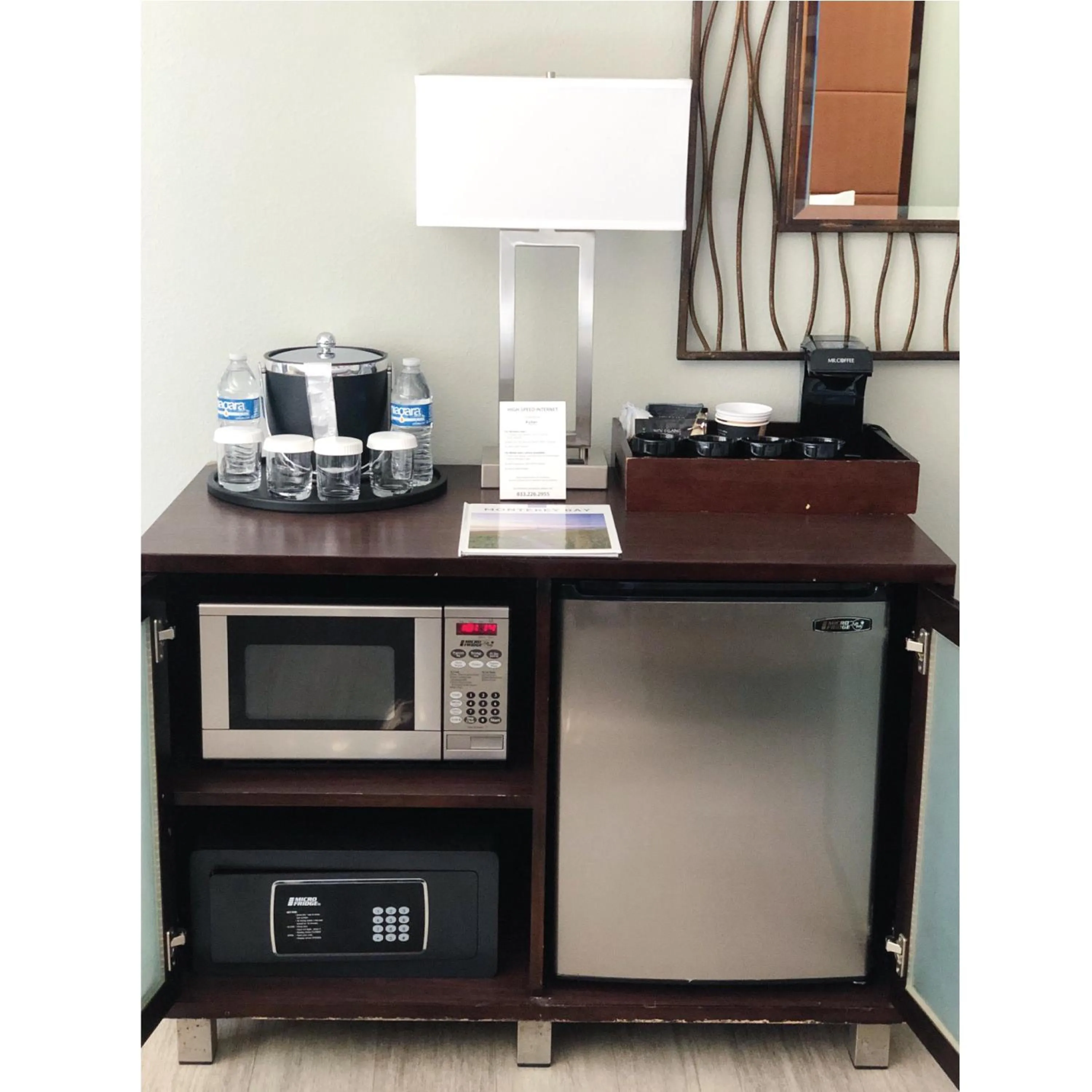 Food and drinks in Mariposa Inn and Suites