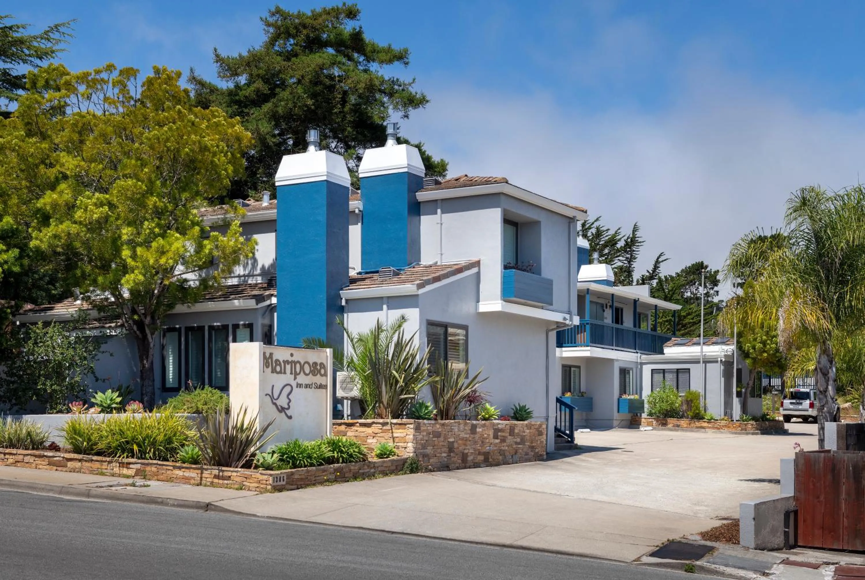 Property building in Mariposa Inn and Suites