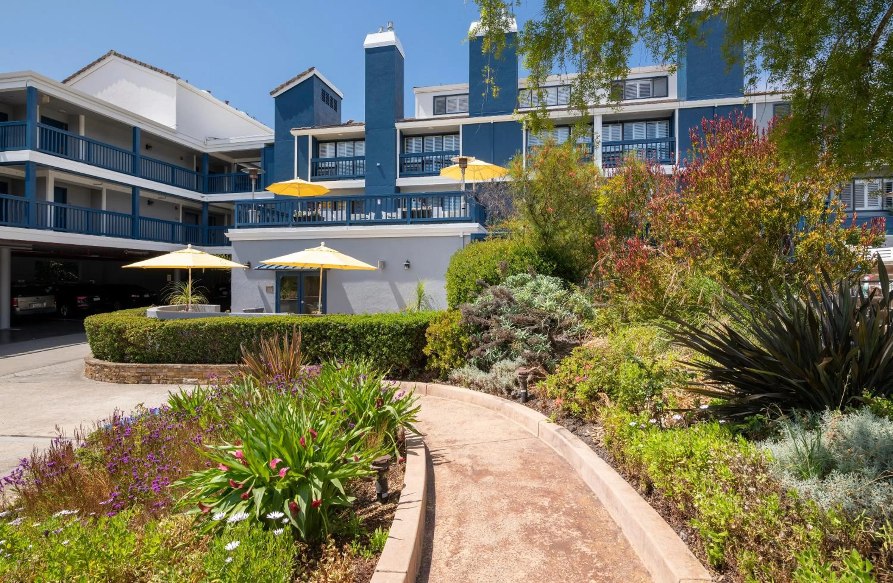 Property building in Mariposa Inn and Suites